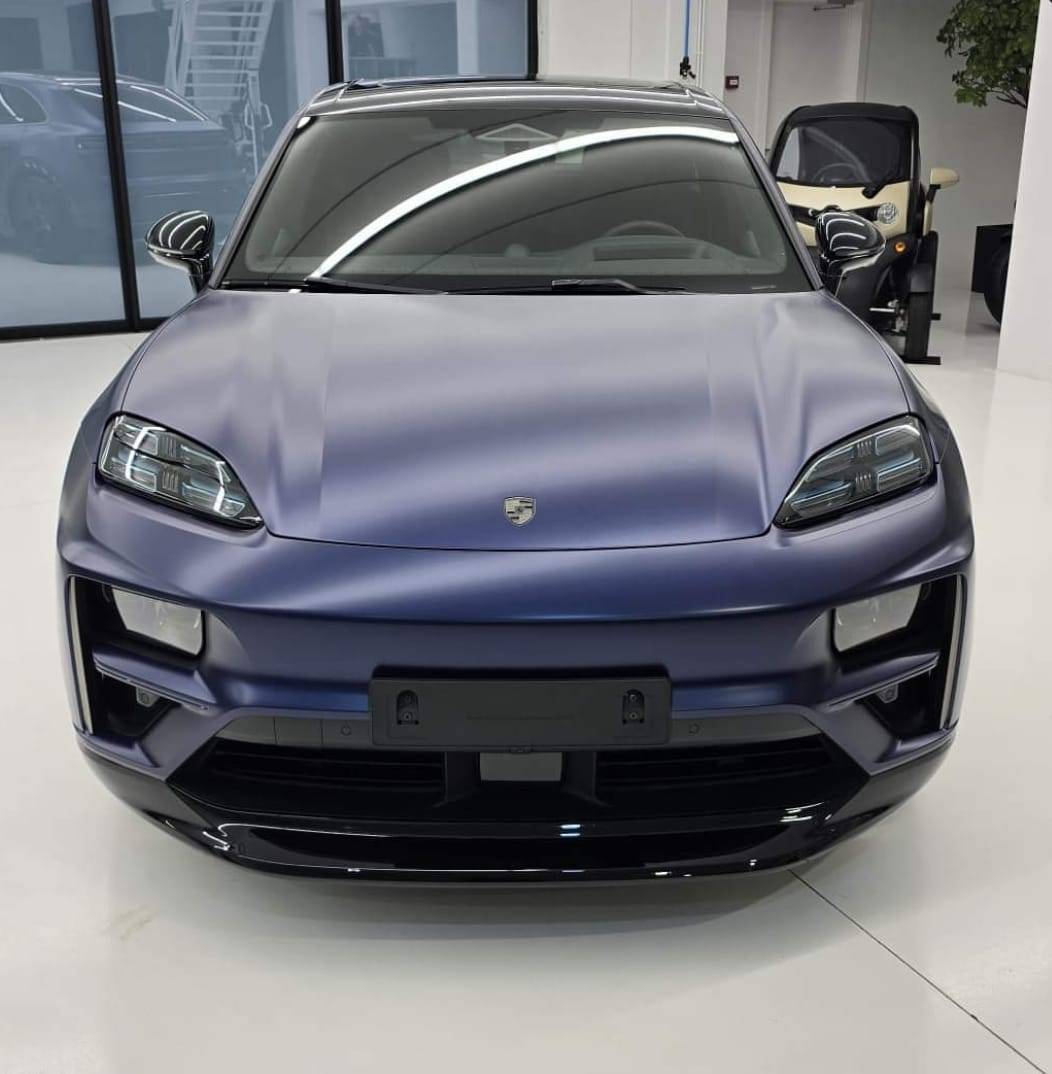 Electric Macan EV Gentian Blue w/ XPEL Stealth Wrap, gloss black door handles, 20" OEM wheels blacked out (painted black) Gentian Blue w: XPEL Stealth Wrap, gloss black door handles, 20%22 OEM wheels blacked out 1