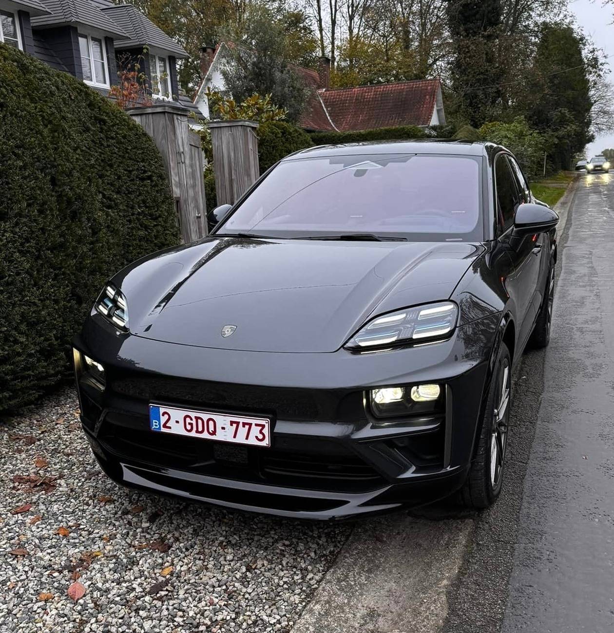 Electric Macan EV JET BLACK METALLIC Macan EV Photos Thread -headlight-accents-glacier-blue-glacier-blue-r-