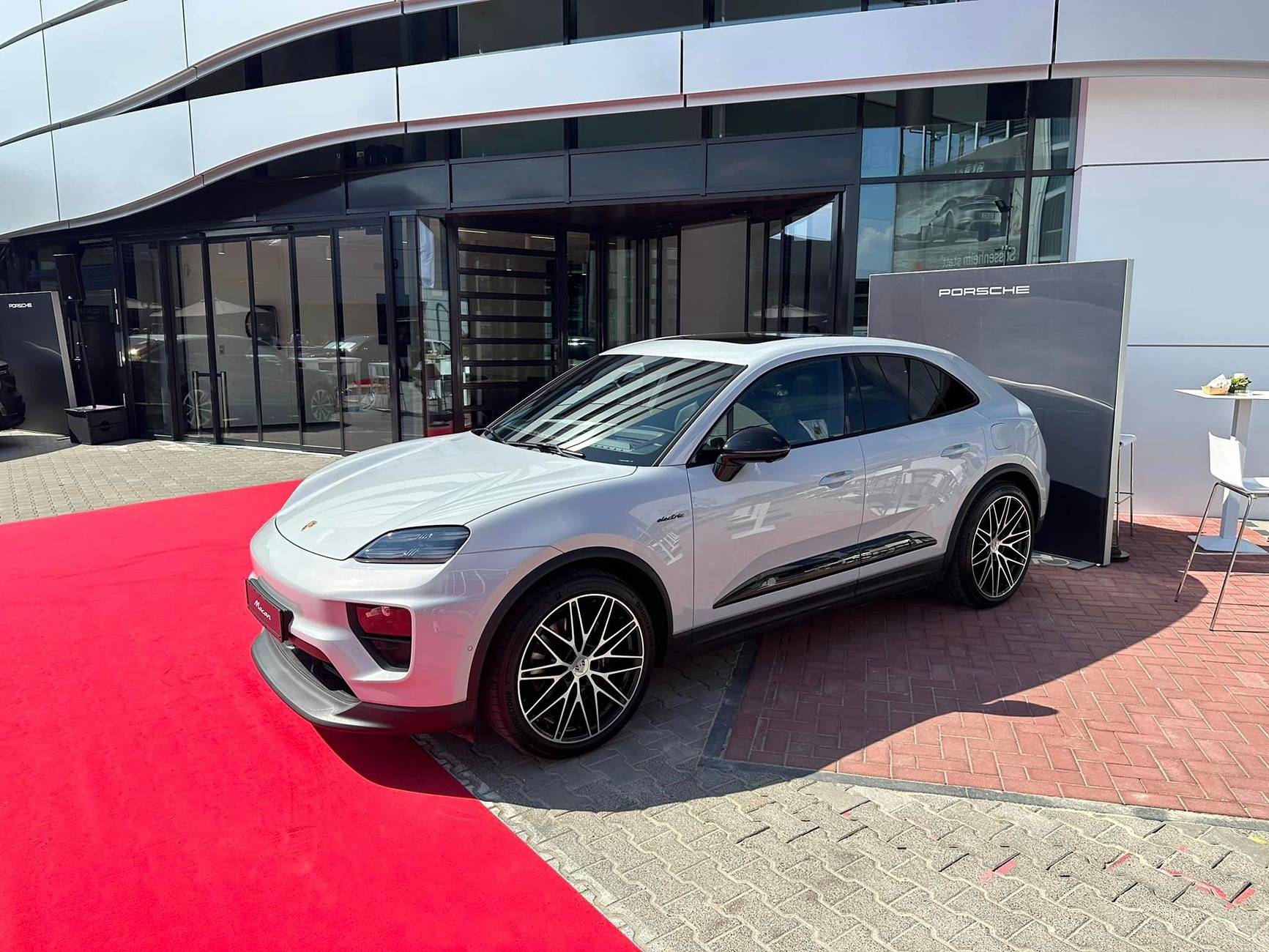 Ice Grey Macan 4 EV @ Frankfurt dealer | Macan EV Forum, News, Info ...