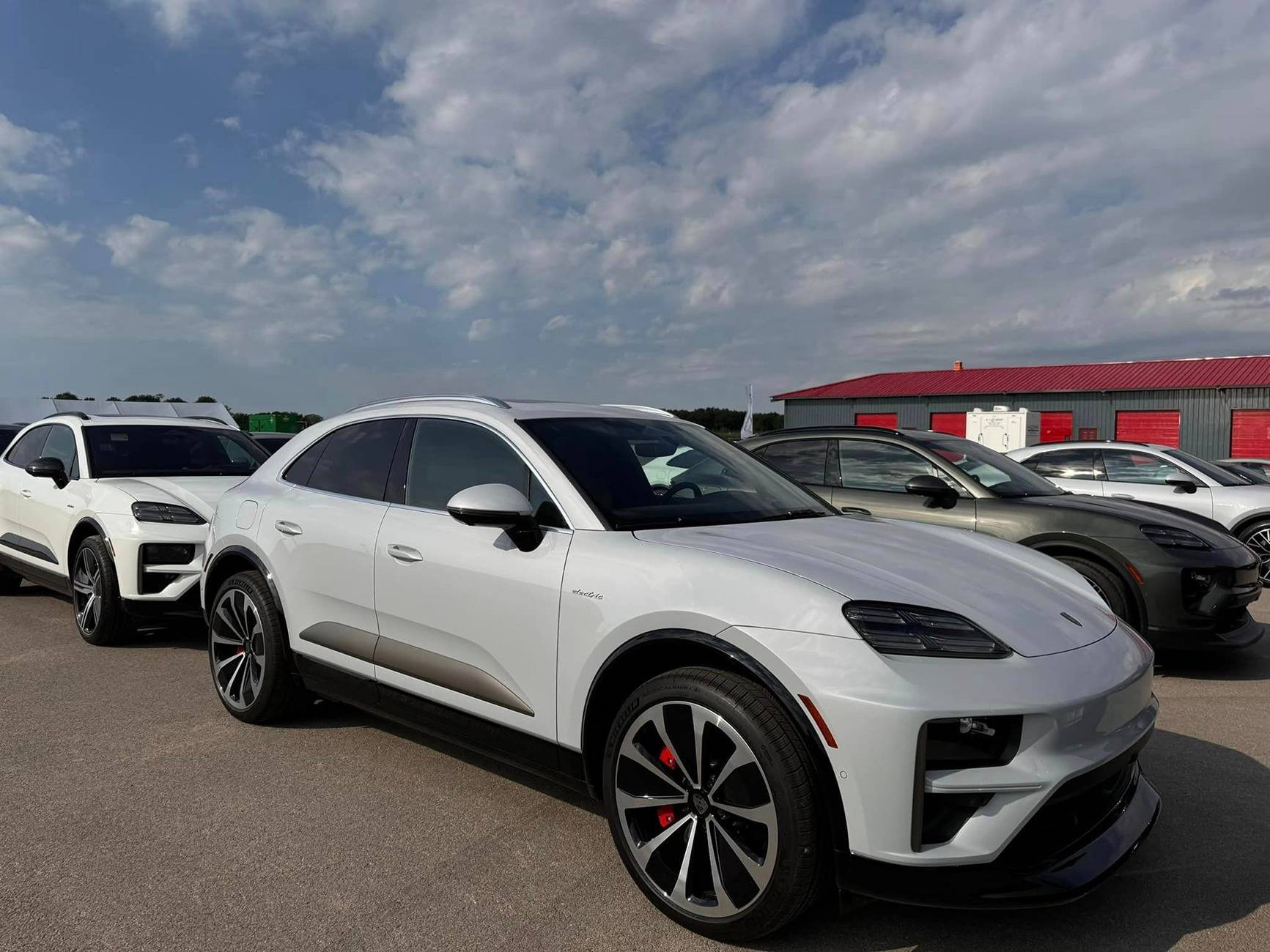 Electric Macan EV ICE GREY Macan EV Photos Thread Ice Grey vs. White Macan EV 1