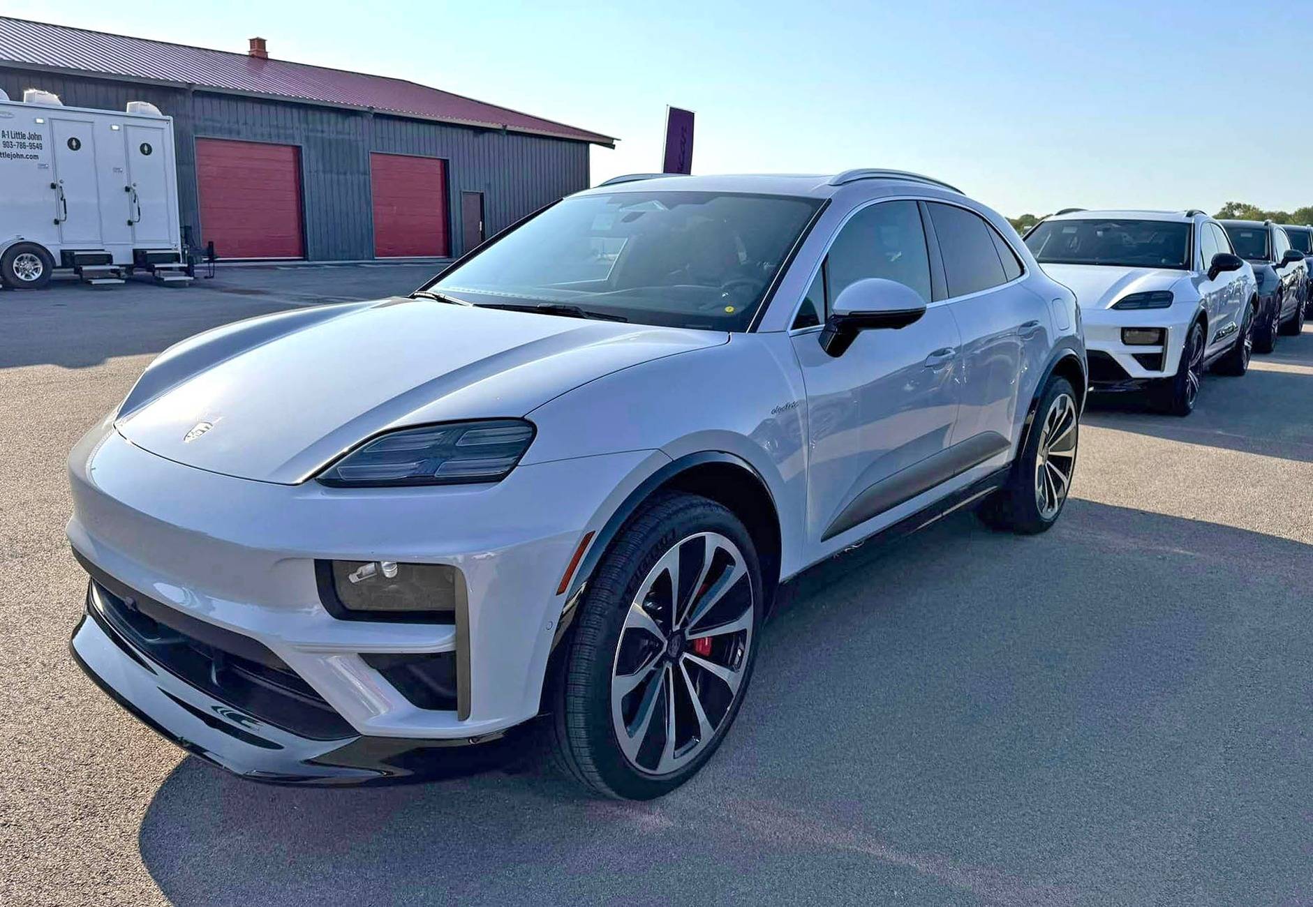 Electric Macan EV ICE GREY Macan EV Photos Thread Ice Grey vs. White Macan EV