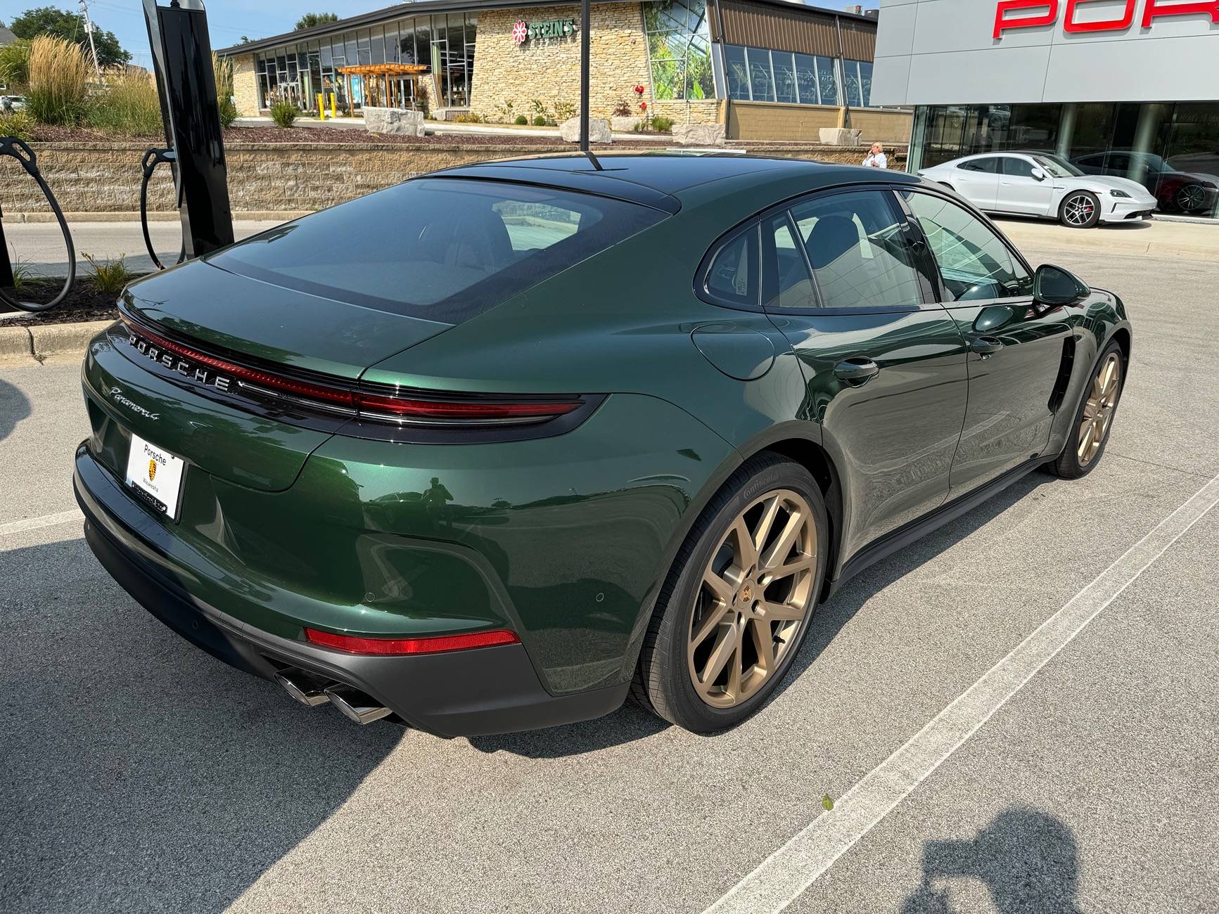 Macan EV OAK GREEN Macan EV Photos Thread IMG_0501