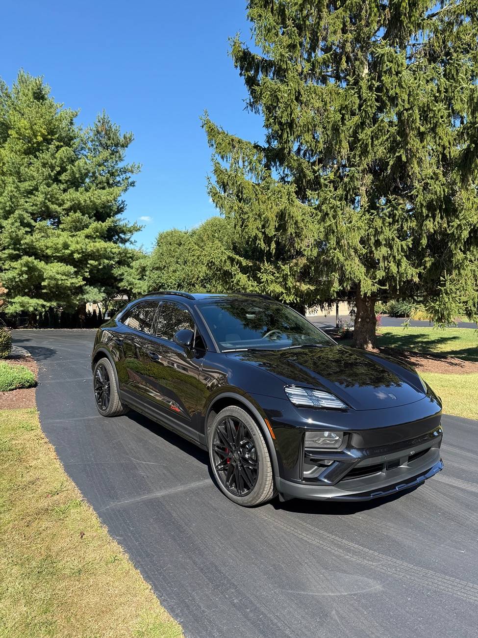 Macan EV JET BLACK METALLIC Macan EV Photos Thread IMG_1013