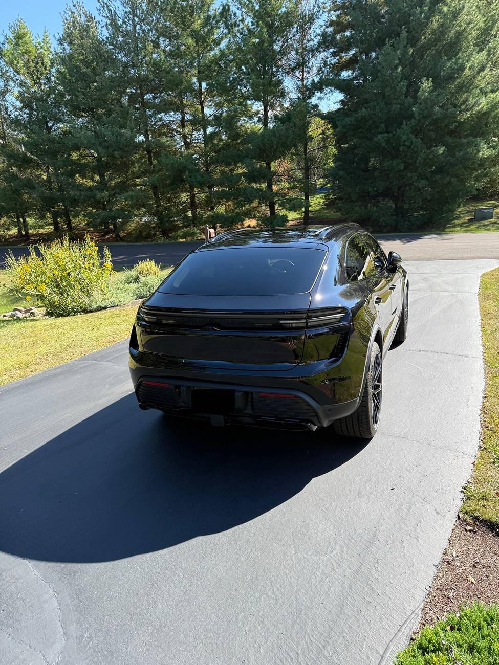 Macan EV JET BLACK METALLIC Macan EV Photos Thread IMG_1018