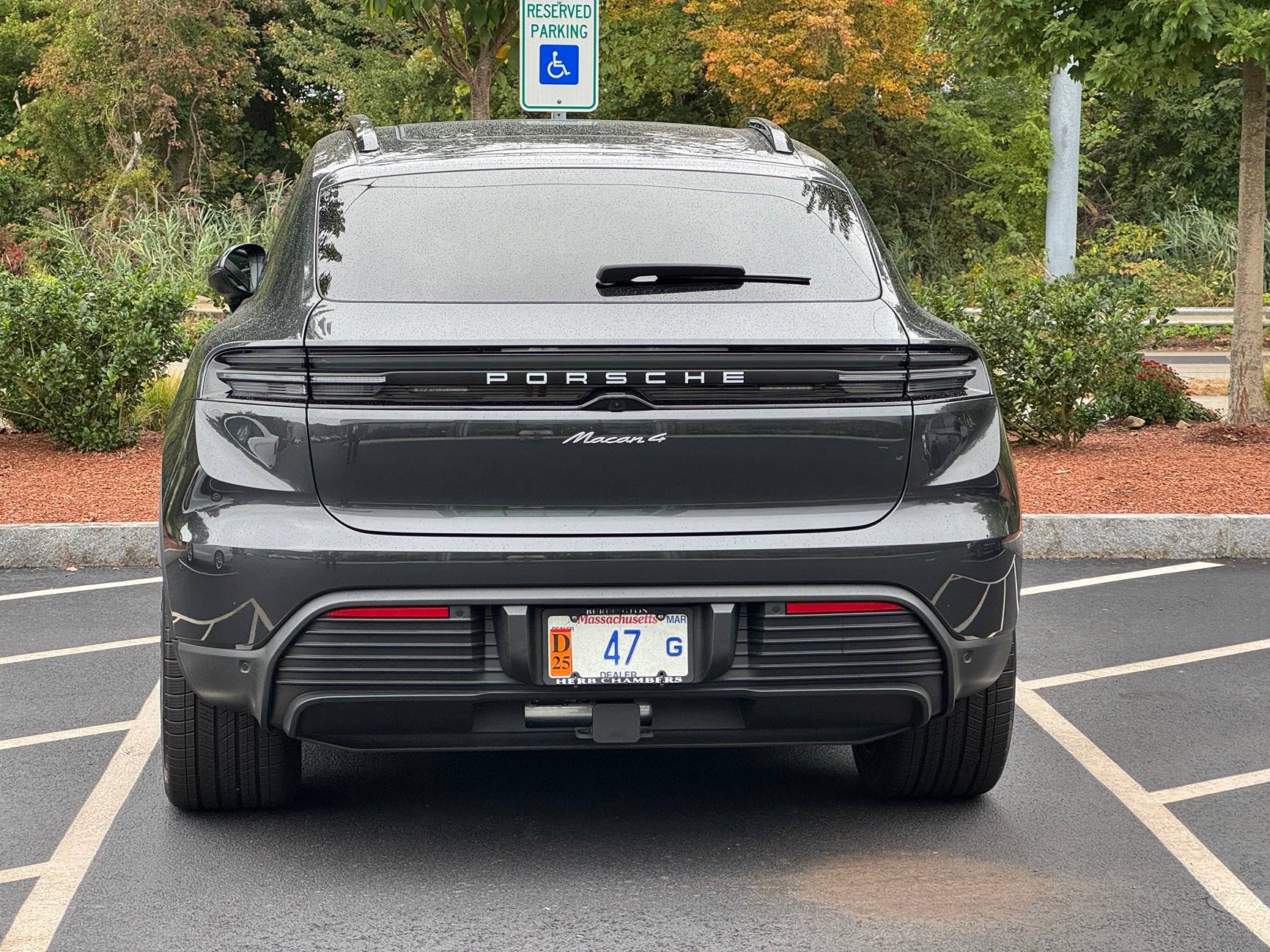 Macan EV VOLCANO GREY Macan EV Photos Thread IMG_1073