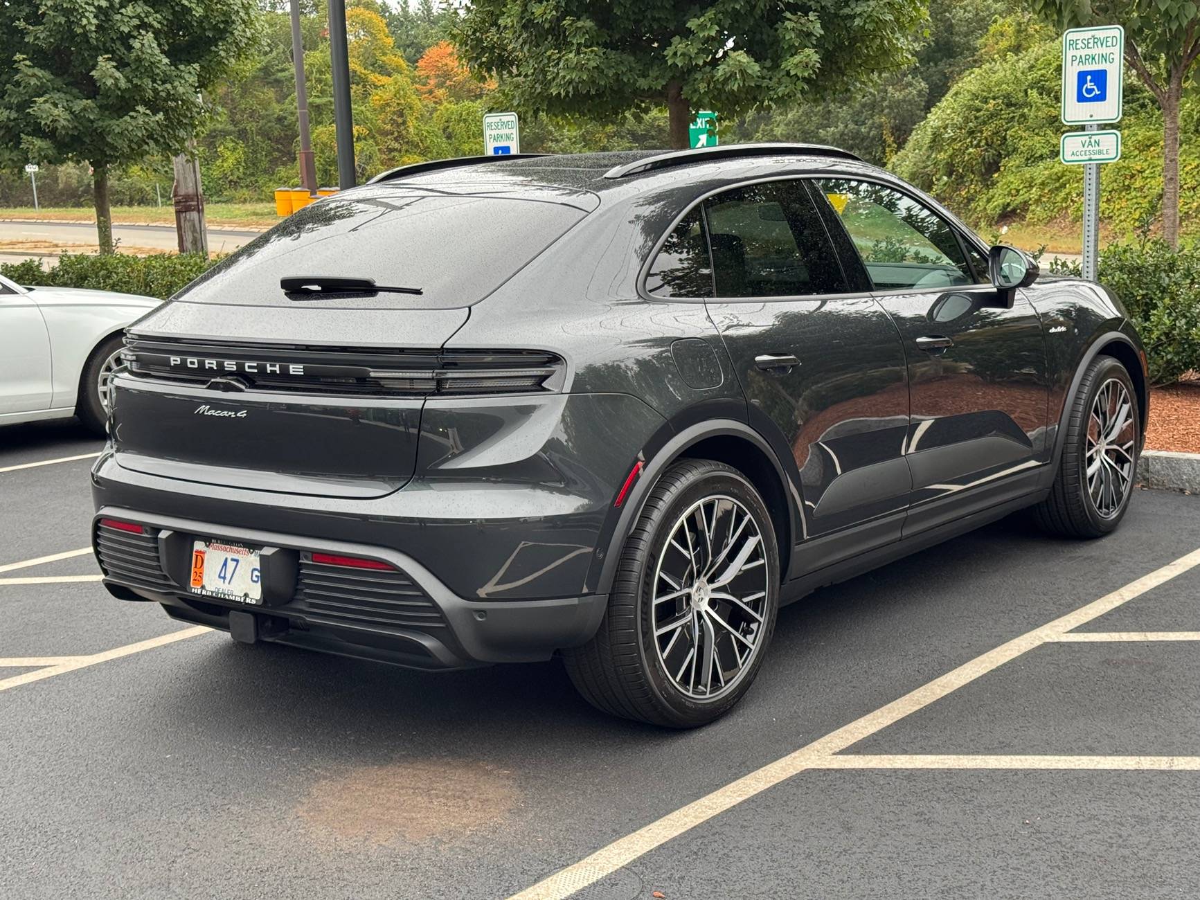 Macan EV VOLCANO GREY Macan EV Photos Thread IMG_1076