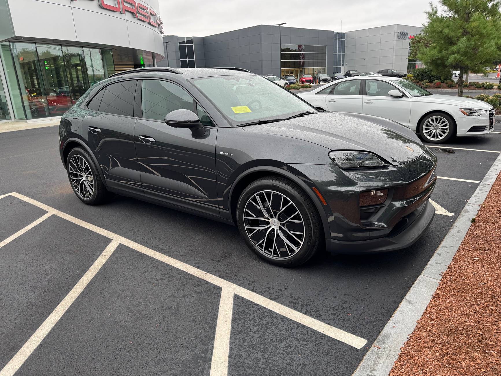 Macan EV VOLCANO GREY Macan EV Photos Thread IMG_1079