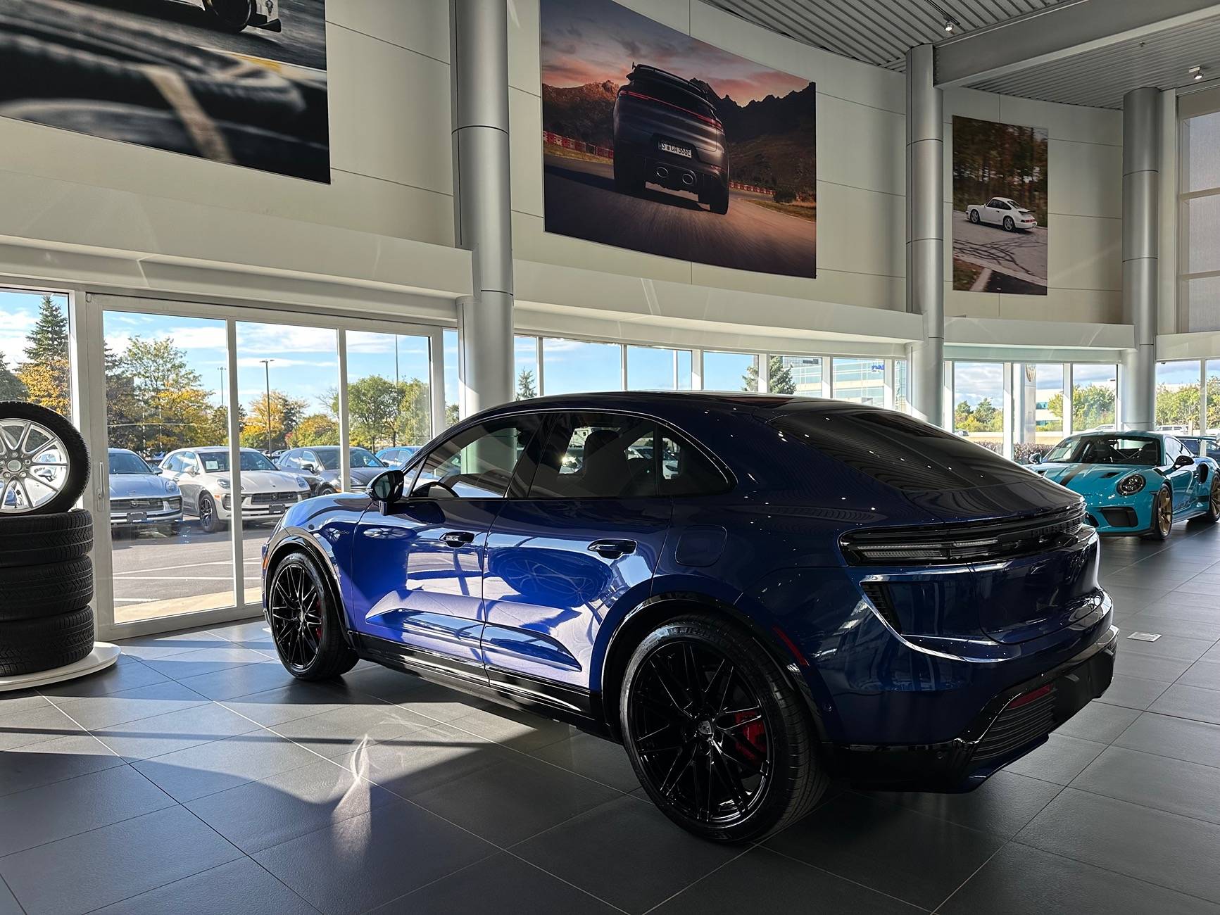 Electric Macan EV GENTIAN BLUE Macan EV Photos IMG_1144