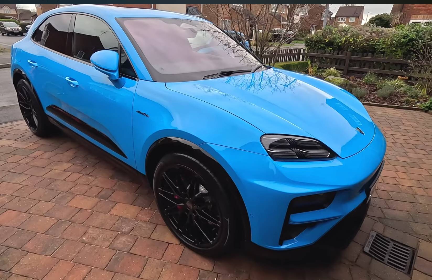 Electric Macan EV Macan EV Turbo - PTS Riviera Blue 😍 Fully Loaded Spec IMG_1375