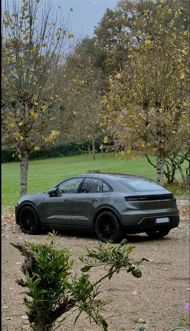 Electric Macan EV Our Aventurine Green Macan 4 Delivered IMG_1454