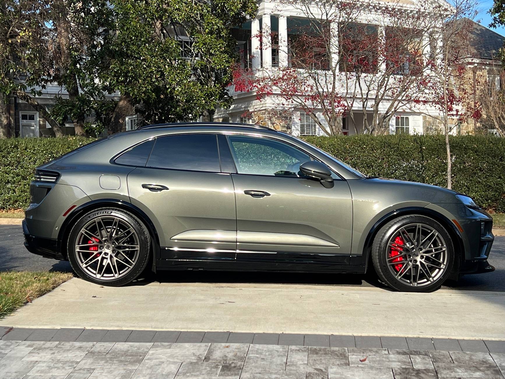 Electric Macan EV Delivered: Macan Turbo EV Beast @ 1 week +1,250 miles - Aventurine Green + Truffle Brown Club Leather!! IMG_1625