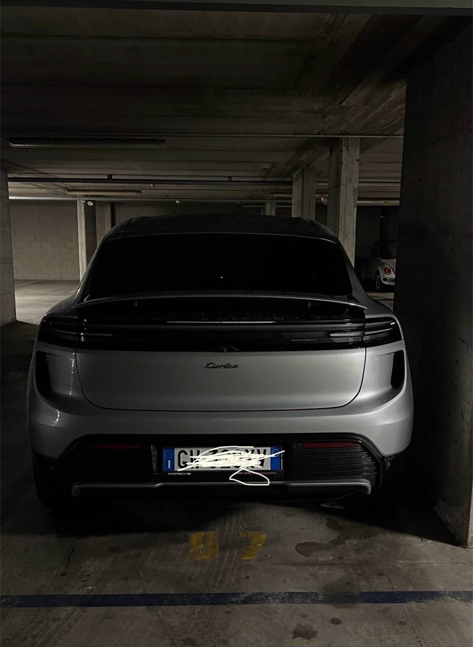 Electric Macan EV DOLOMITE SILVER METALLIC Macan EV Photos Thread IMG_2174