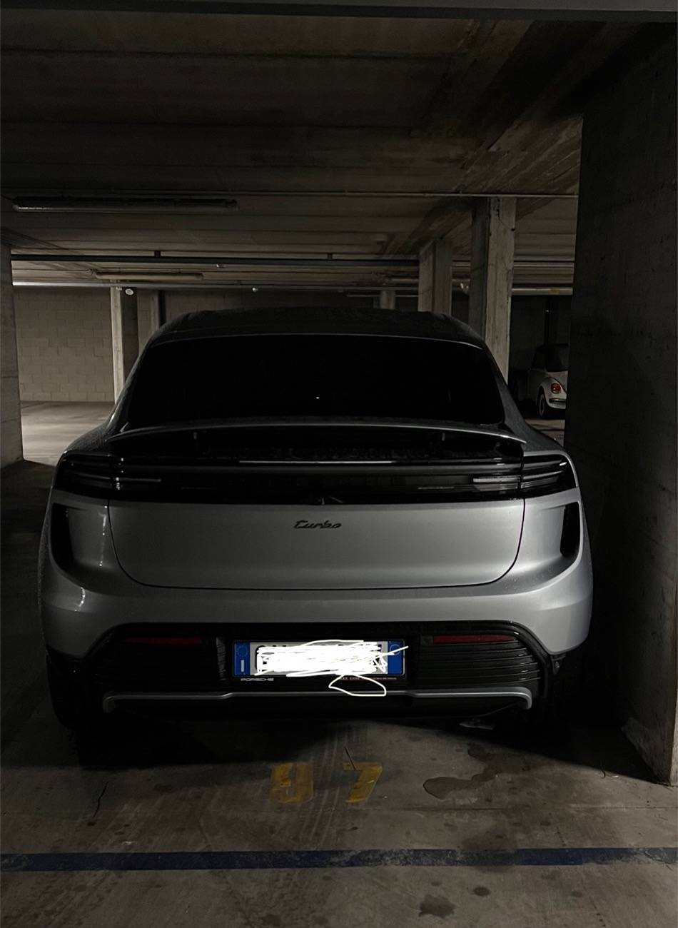 Electric Macan EV DOLOMITE SILVER METALLIC Macan EV Photos Thread IMG_2174