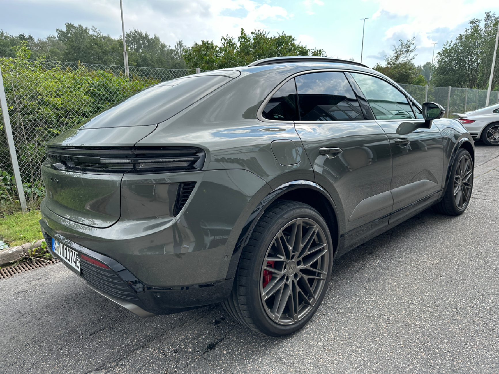 Macan EV AVENTURINE GREEN Macan EV Photos Thread IMG_2286