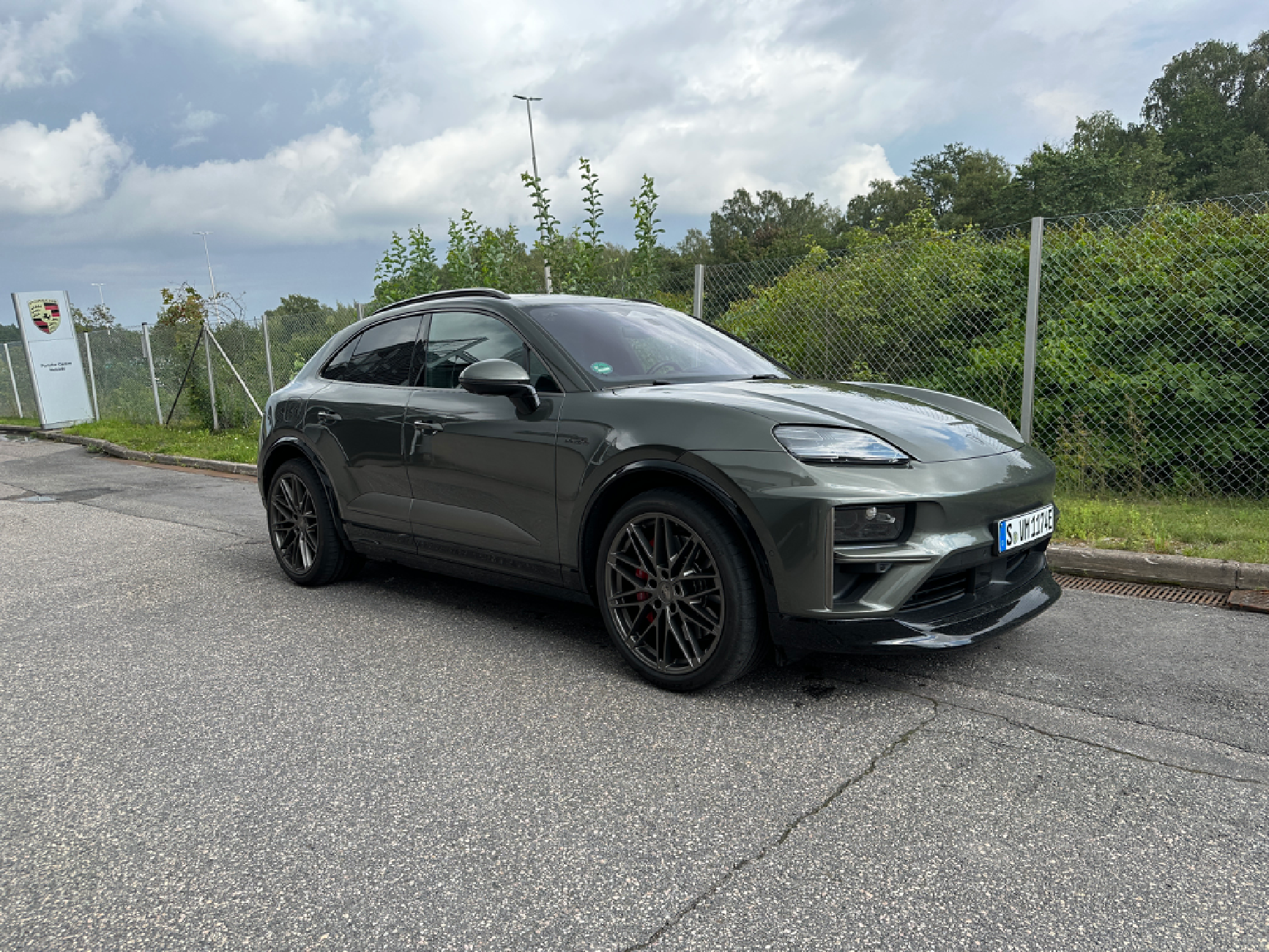 Macan EV AVENTURINE GREEN Macan EV Photos Thread IMG_2288