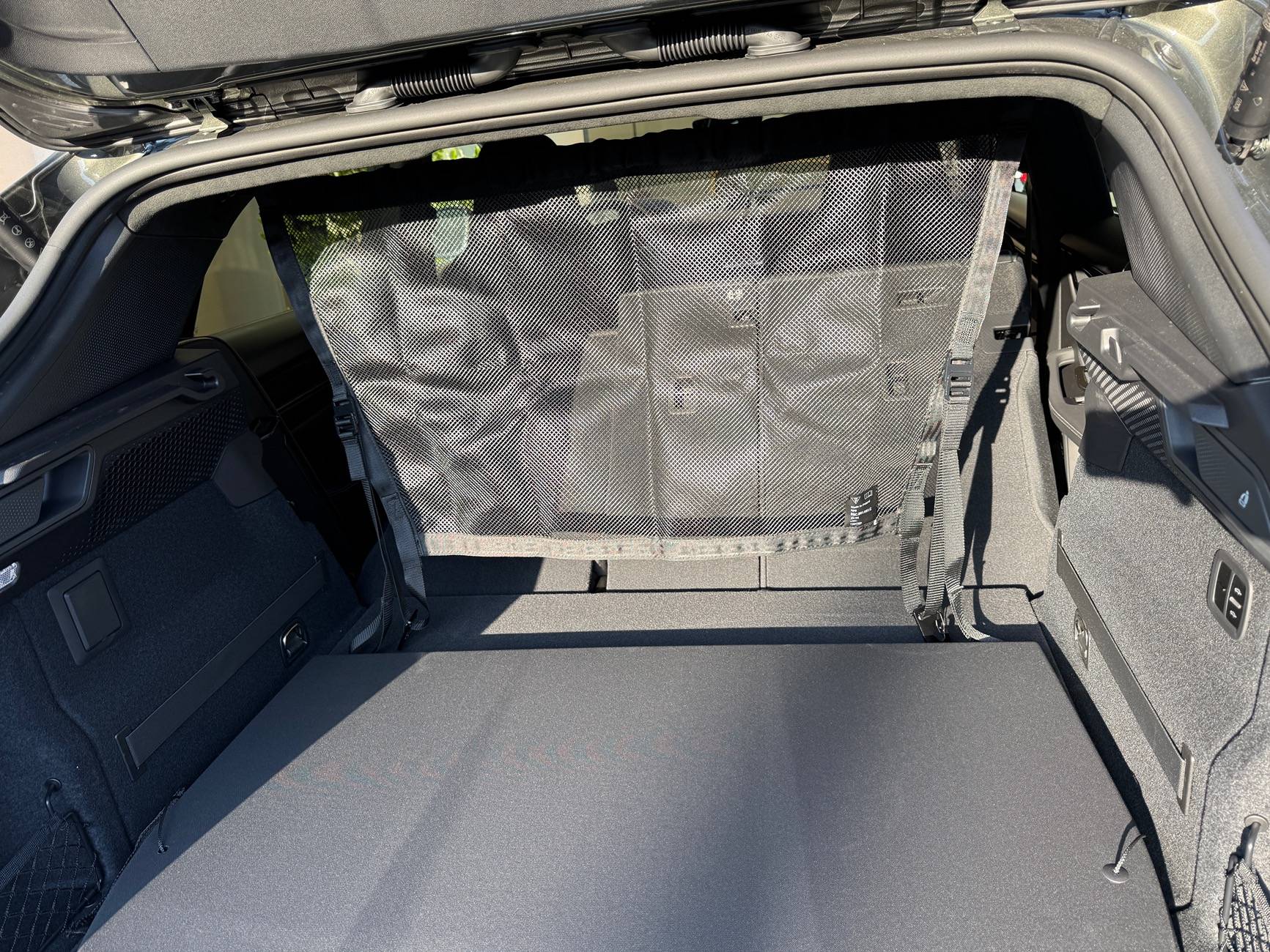 Electric Macan EV WTT: Rear Cargo Partition Net IMG_2616