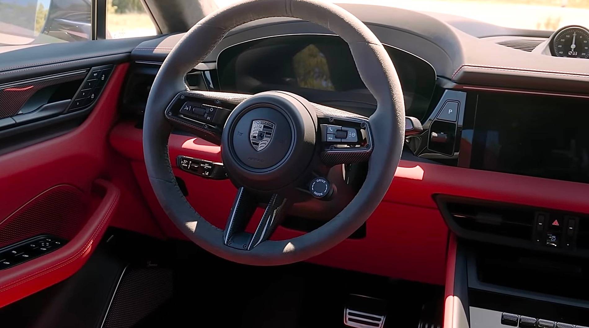 Electric Macan EV 🎨 Interior: BLACK / BORDEAUX RED Photos IMG_2845