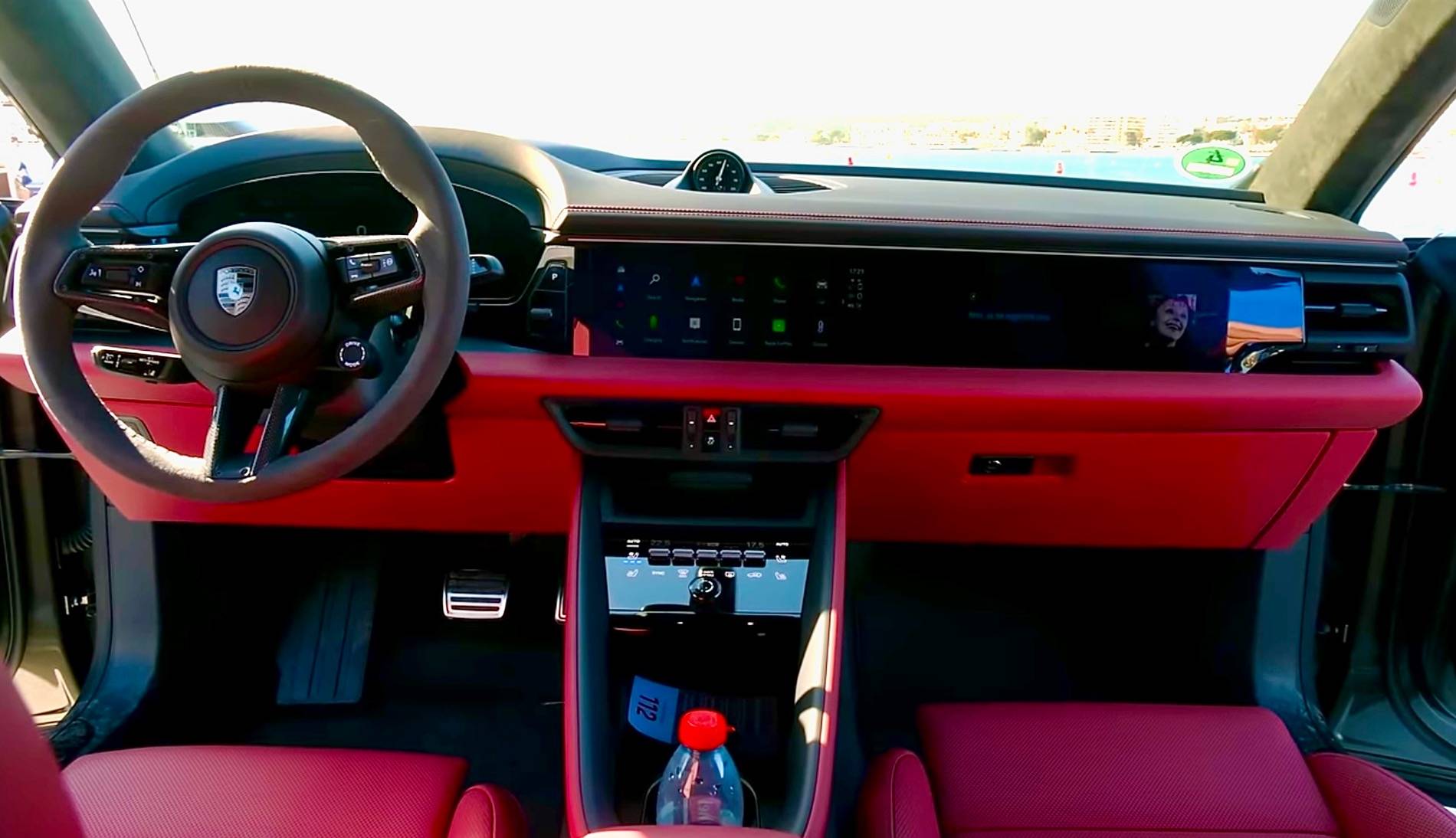 Electric Macan EV 🎨 Interior: BLACK / BORDEAUX RED Photos IMG_2846