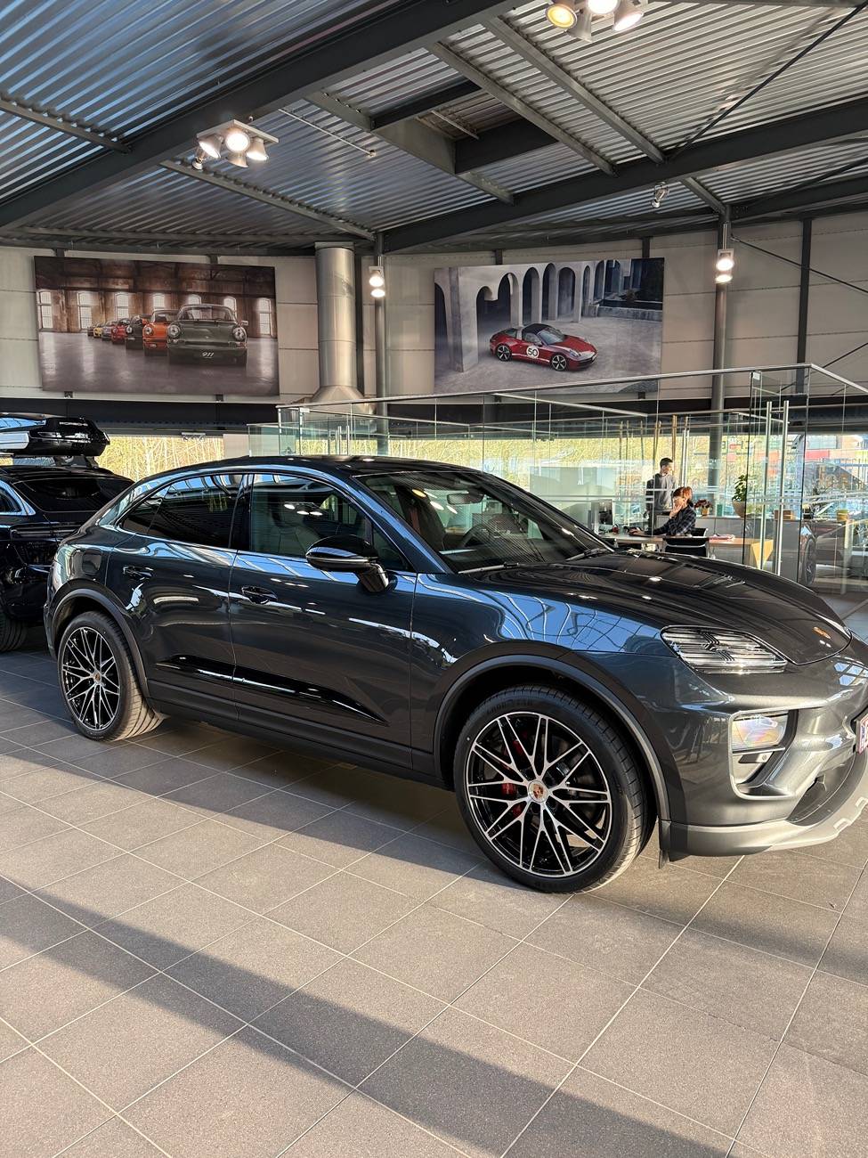 Electric Macan EV Macan 4S Volcano Grey delivery :  first opinion:-) IMG_2885