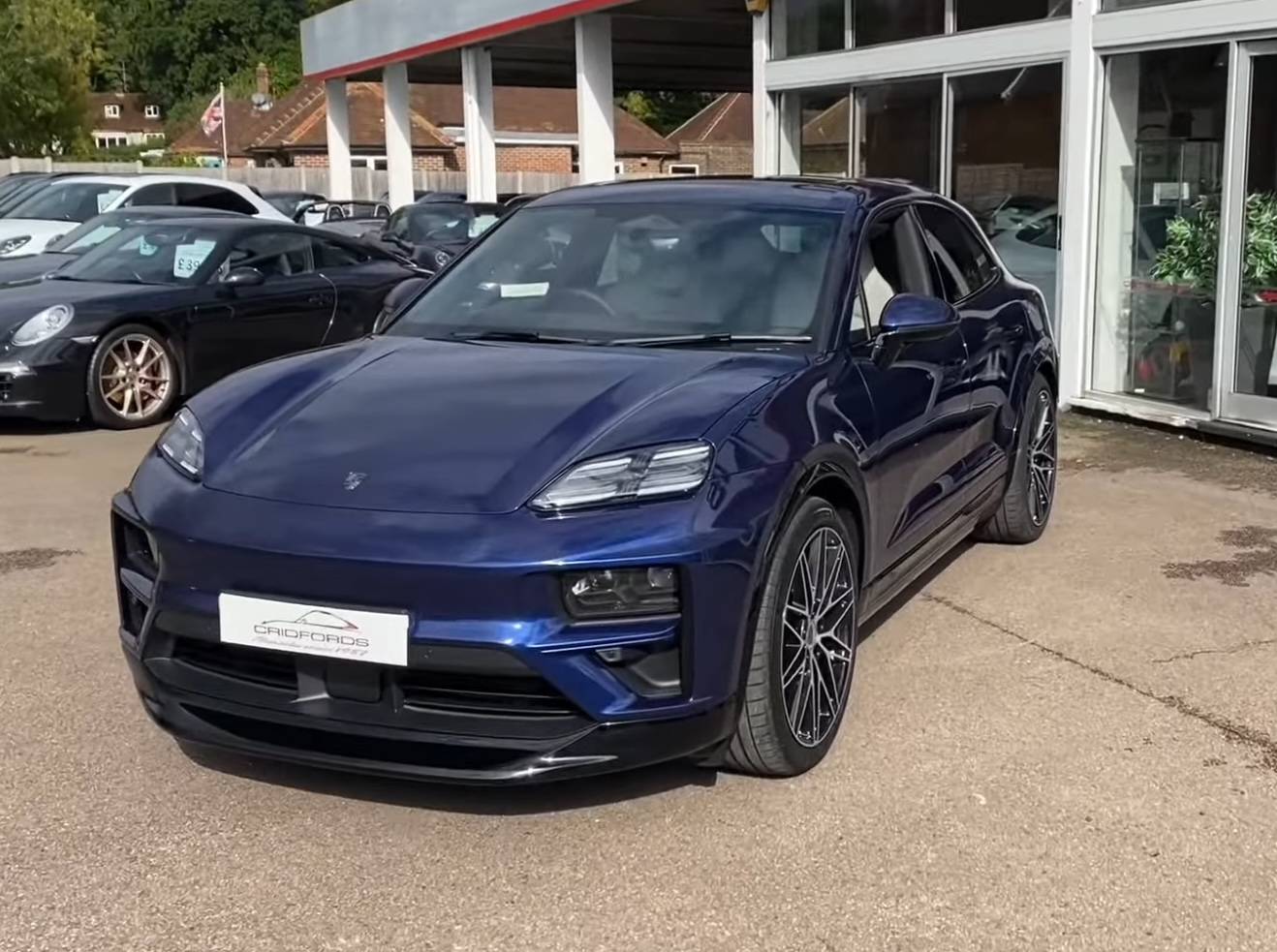 Electric Macan EV GENTIAN BLUE Macan EV Photos IMG_2989