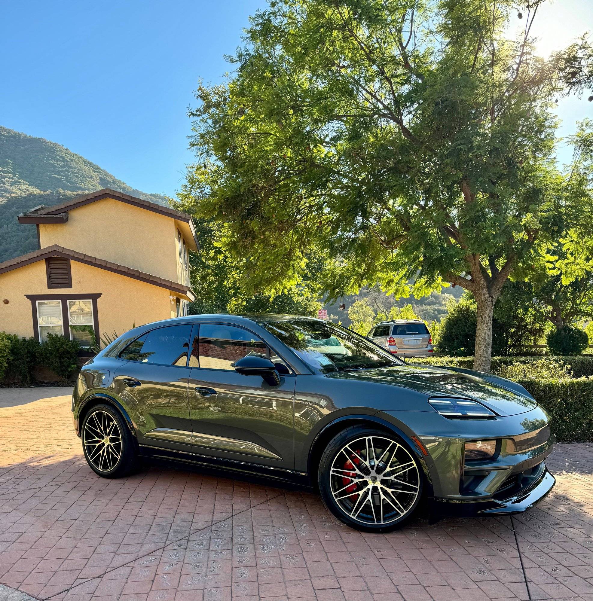 Macan EV Received my Macan EV last night, 9/26 - Lancaster, PA (Volcano Grey + Truffle Brown) img_3147_d515fc58ca8a8419b6cf192bc2a613ab602ad43f