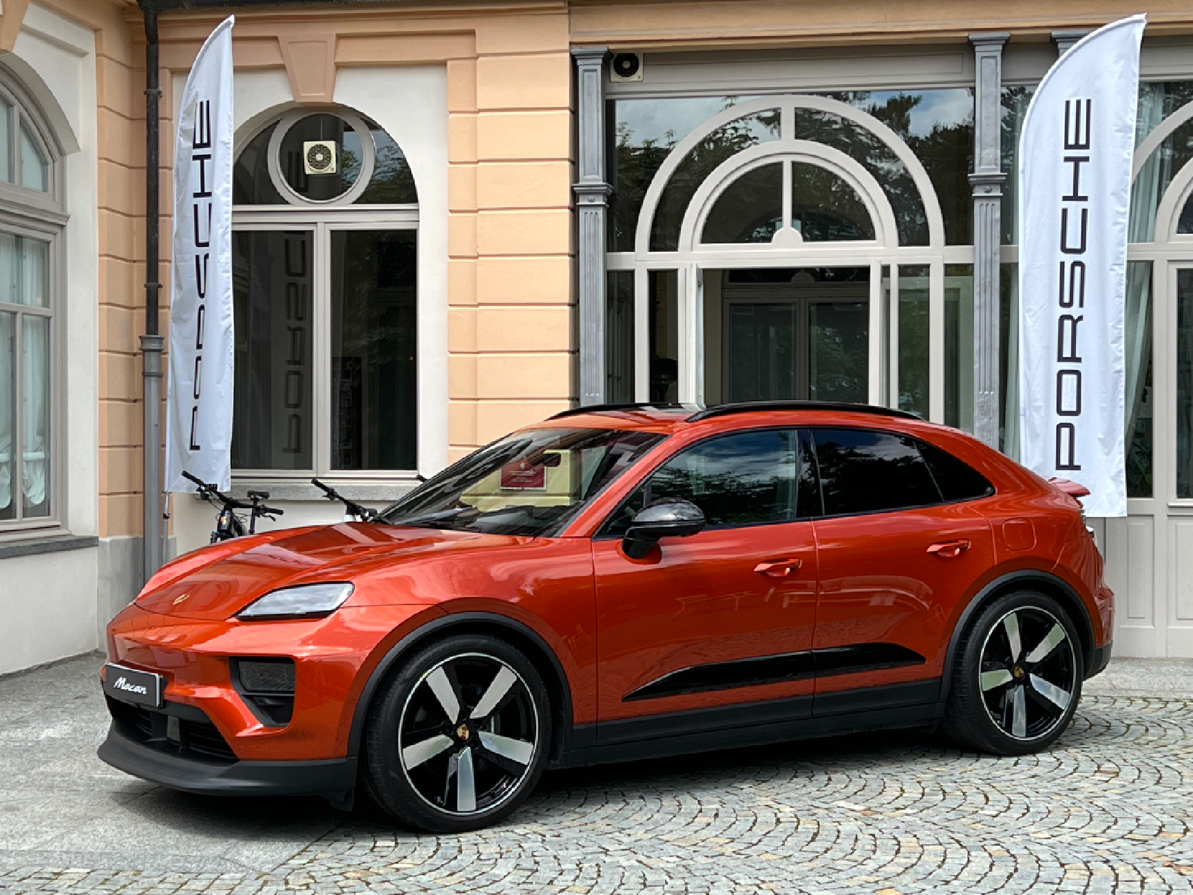 Electric Macan EV 2025 Macan 4 (Papaya) - Porsche On Board - Bormio - Stelvio Pass IMG_4539