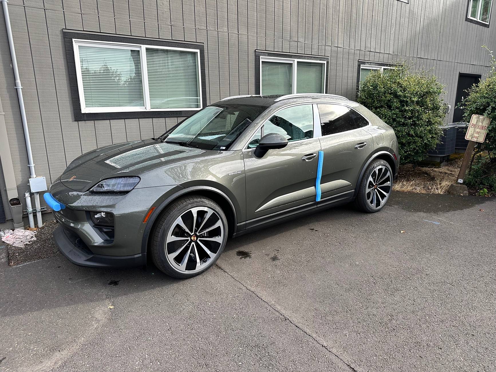 Electric Macan EV AVENTURINE GREEN Macan EV Photos Thread IMG_4560