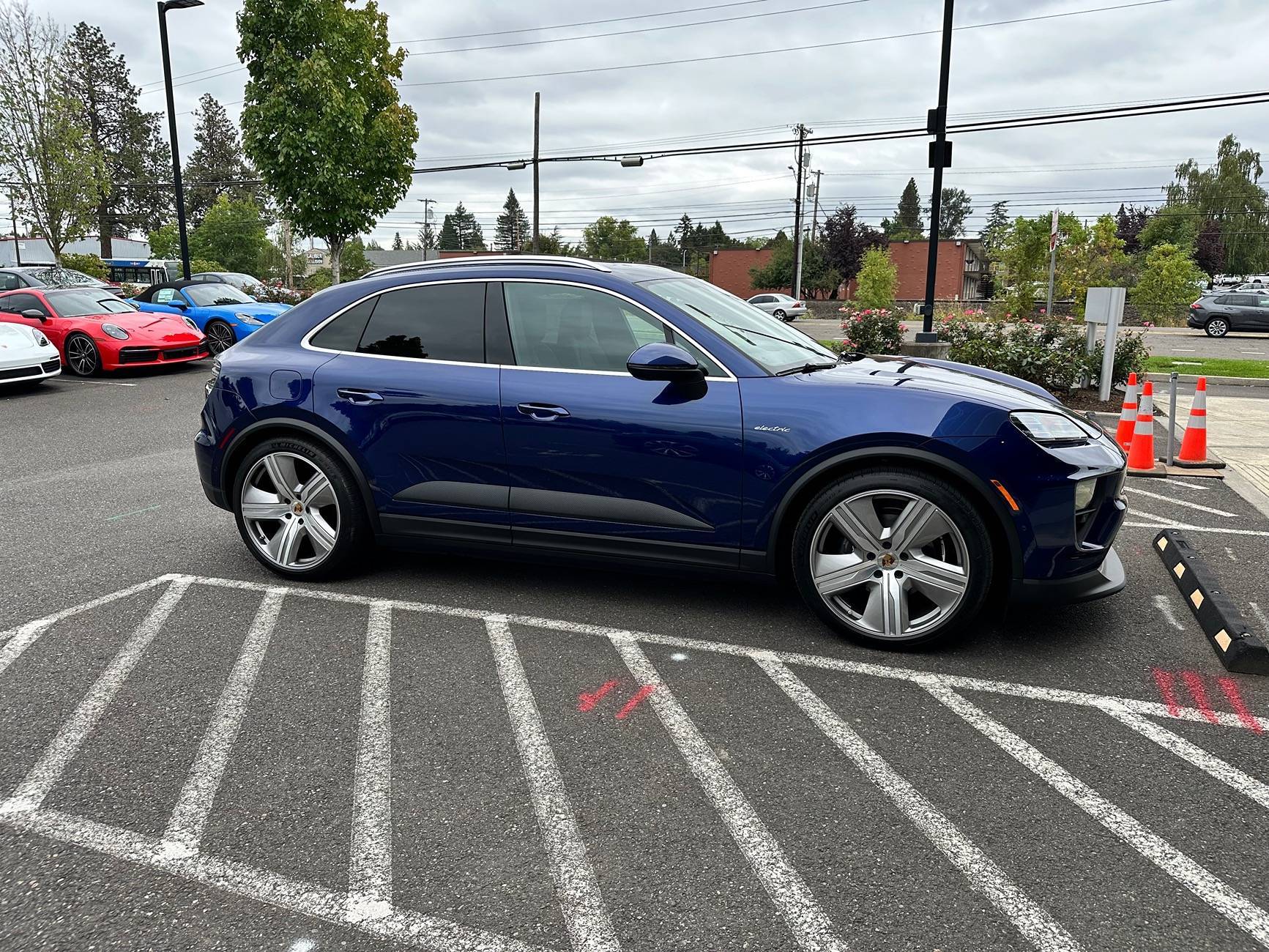 Electric Macan EV GENTIAN BLUE Macan EV Photos img_4589-jpe