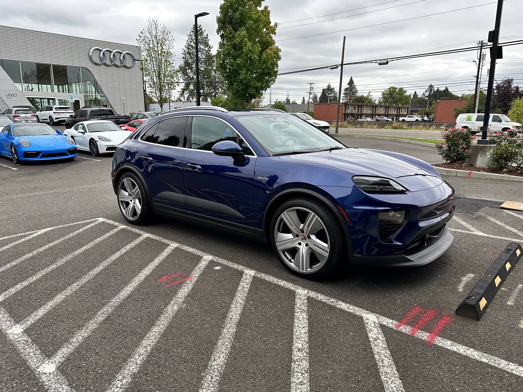 Electric Macan EV GENTIAN BLUE Macan EV Photos img_4590-jpe