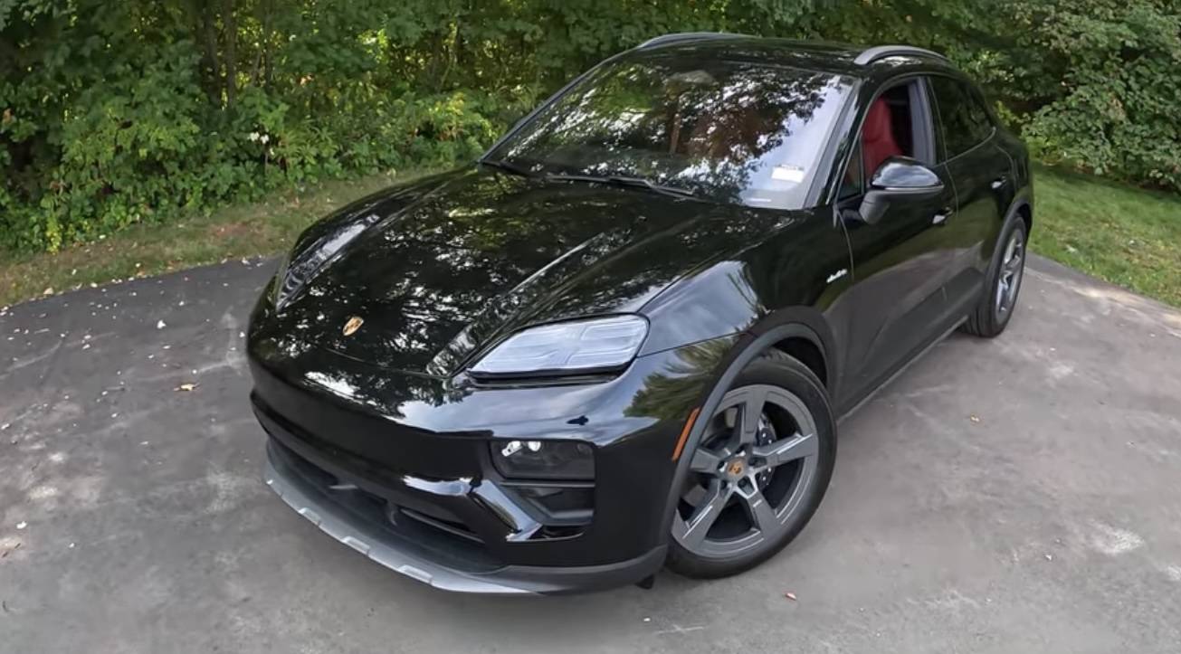 Macan EV JET BLACK METALLIC Macan EV Photos Thread IMG_5191