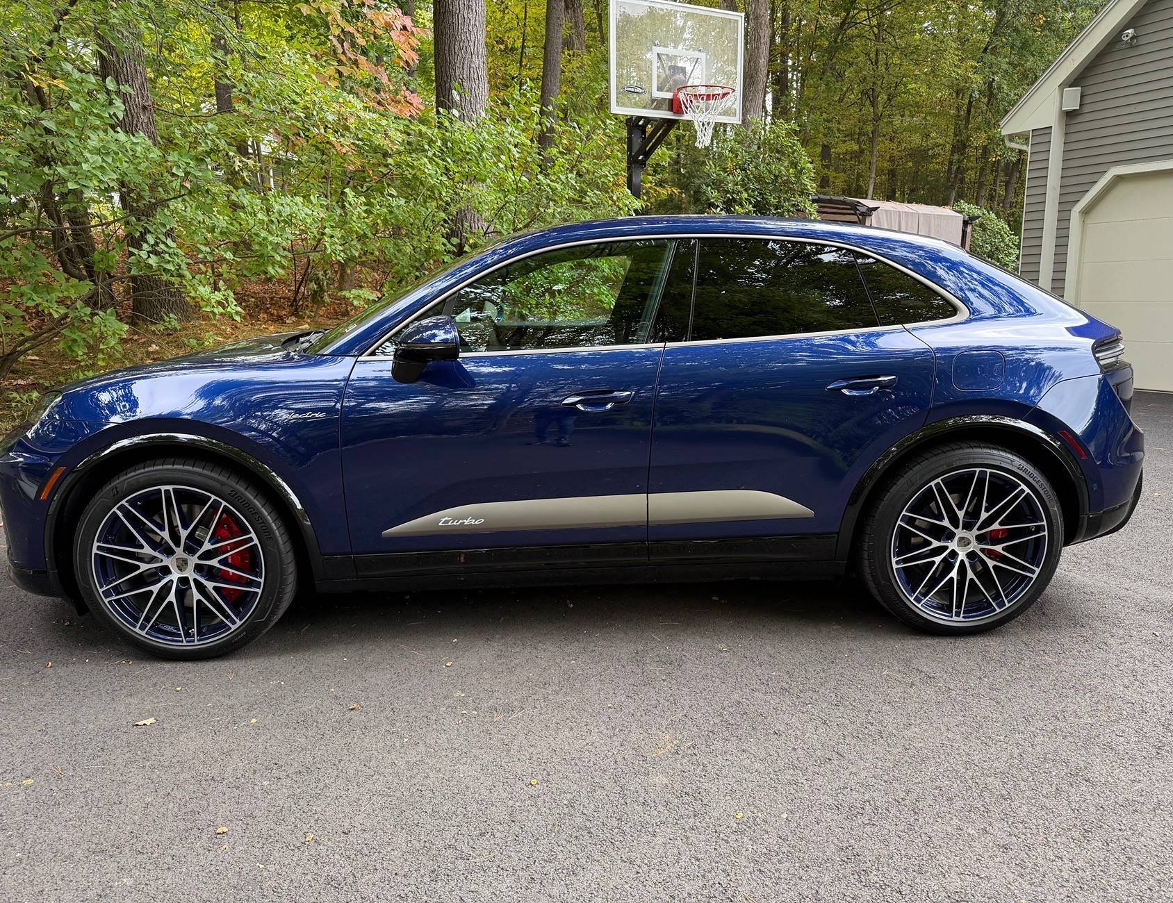 Electric Macan EV Beautiful new Gentian Blue / Bordeaux Red Macan Turbo EV Delivered Monday (NH) IMG_5495 (1)