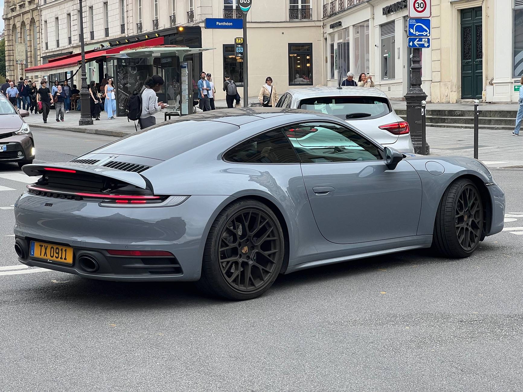 Macan EV Slate Grey Neo versus Ice Grey Metallic IMG_5637