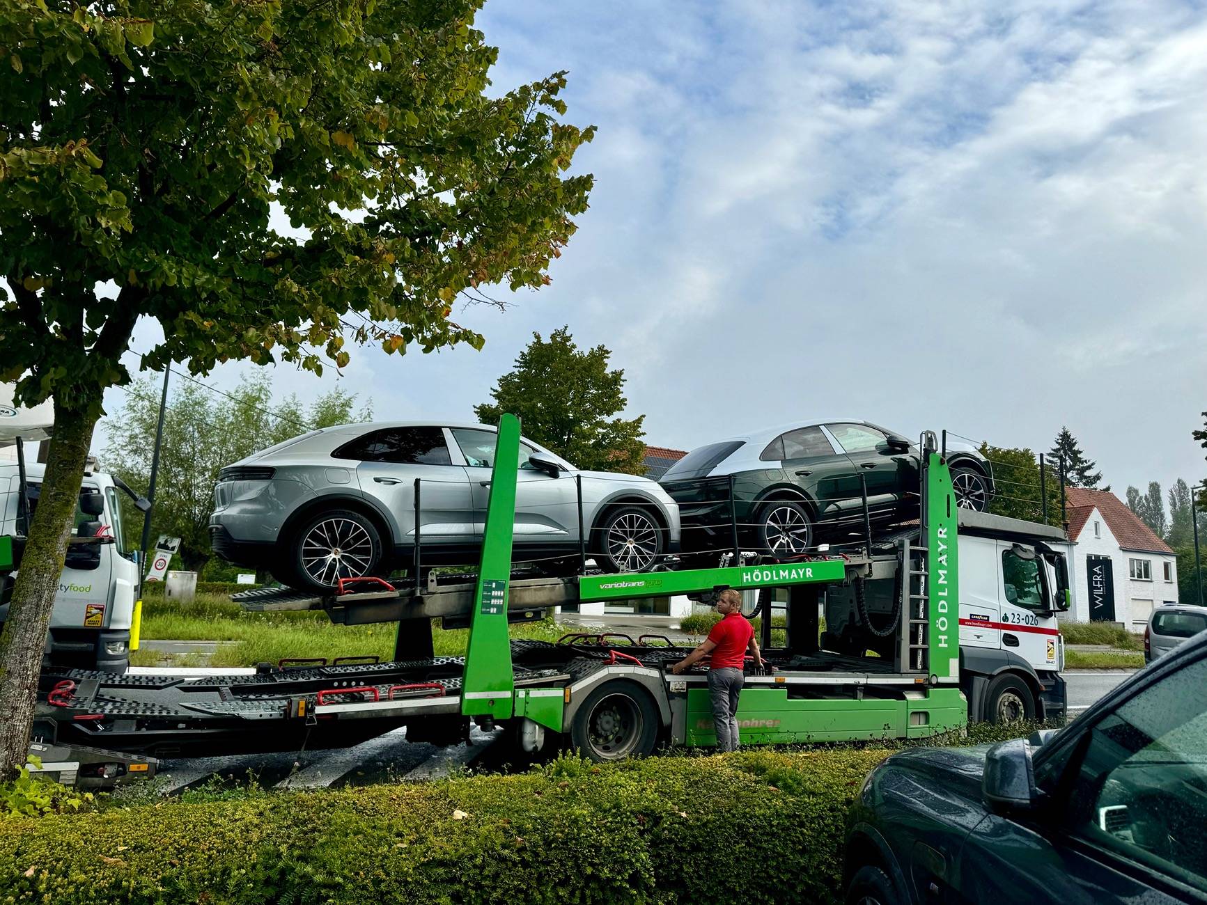 Macan EV New Macan 4 and Turbo EV delivery to local dealer (photos) IMG_5938