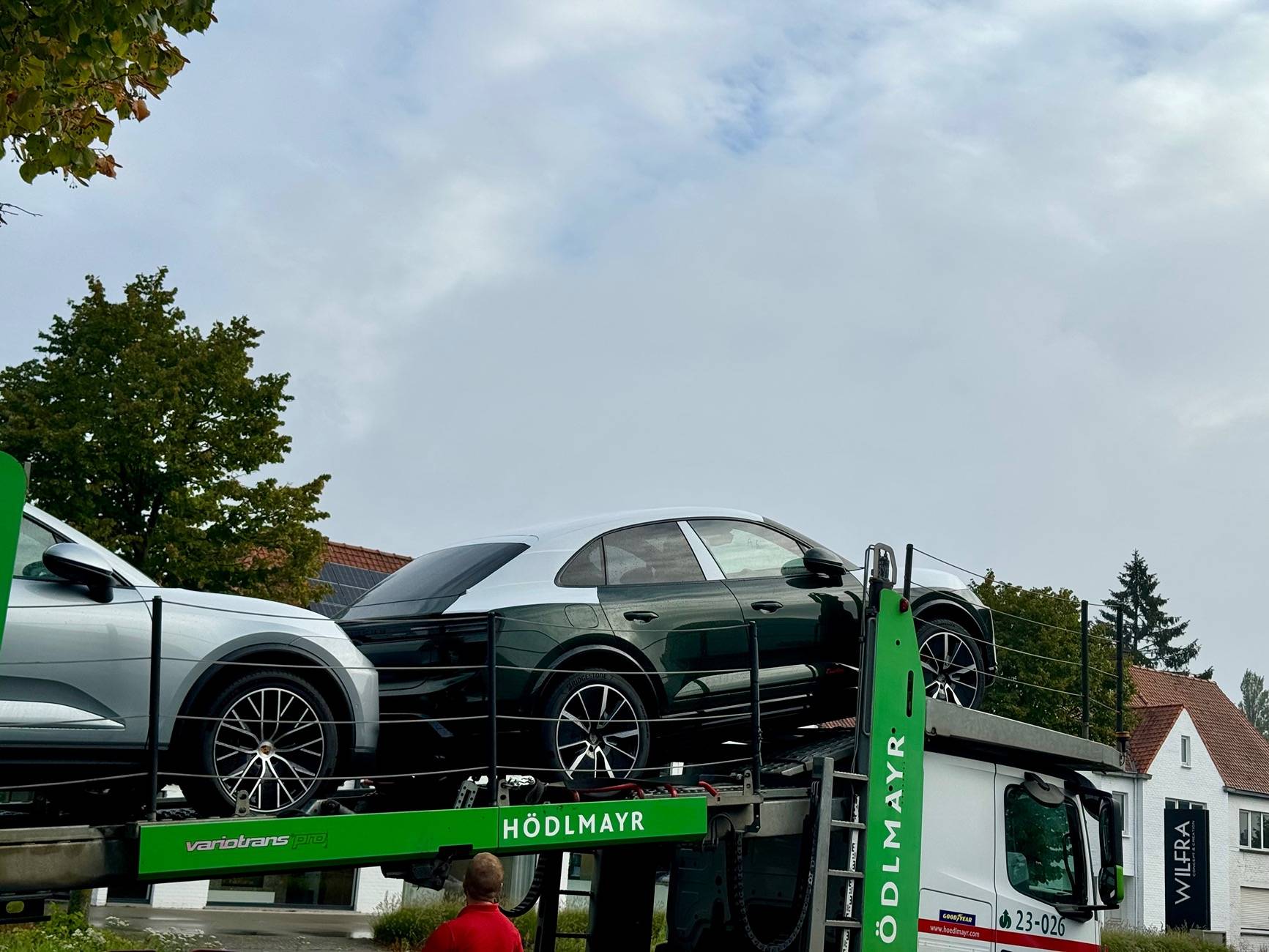 Macan EV New Macan 4 and Turbo EV delivery to local dealer (photos) IMG_5939