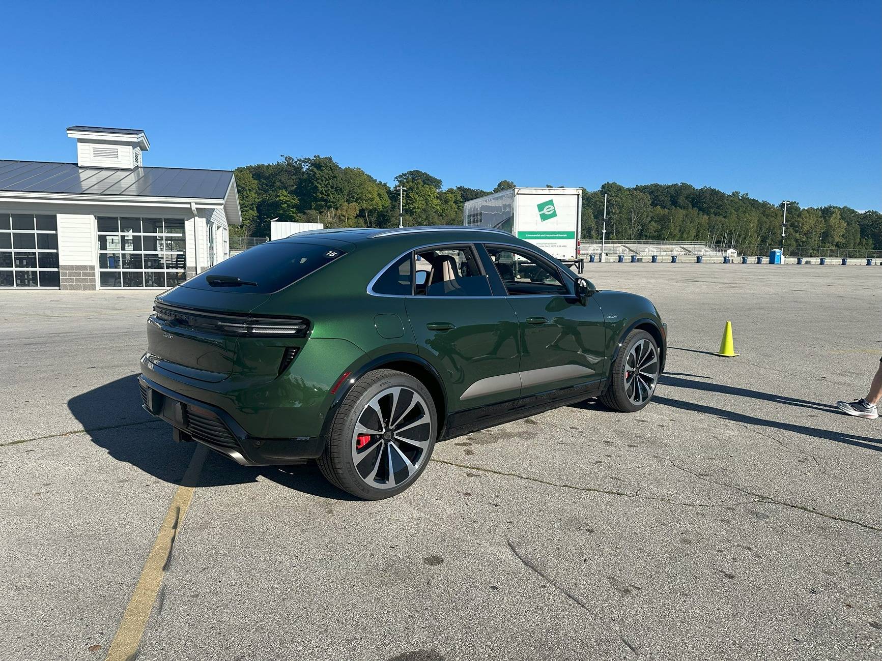 Macan EV OAK GREEN Macan EV Photos Thread IMG_6049