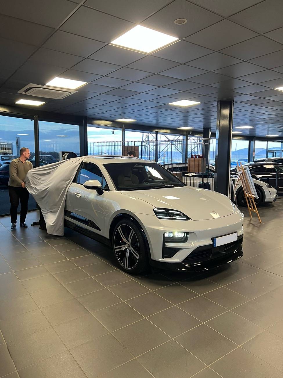 Electric Macan EV Macan Turbo Ice grey IMG_6190