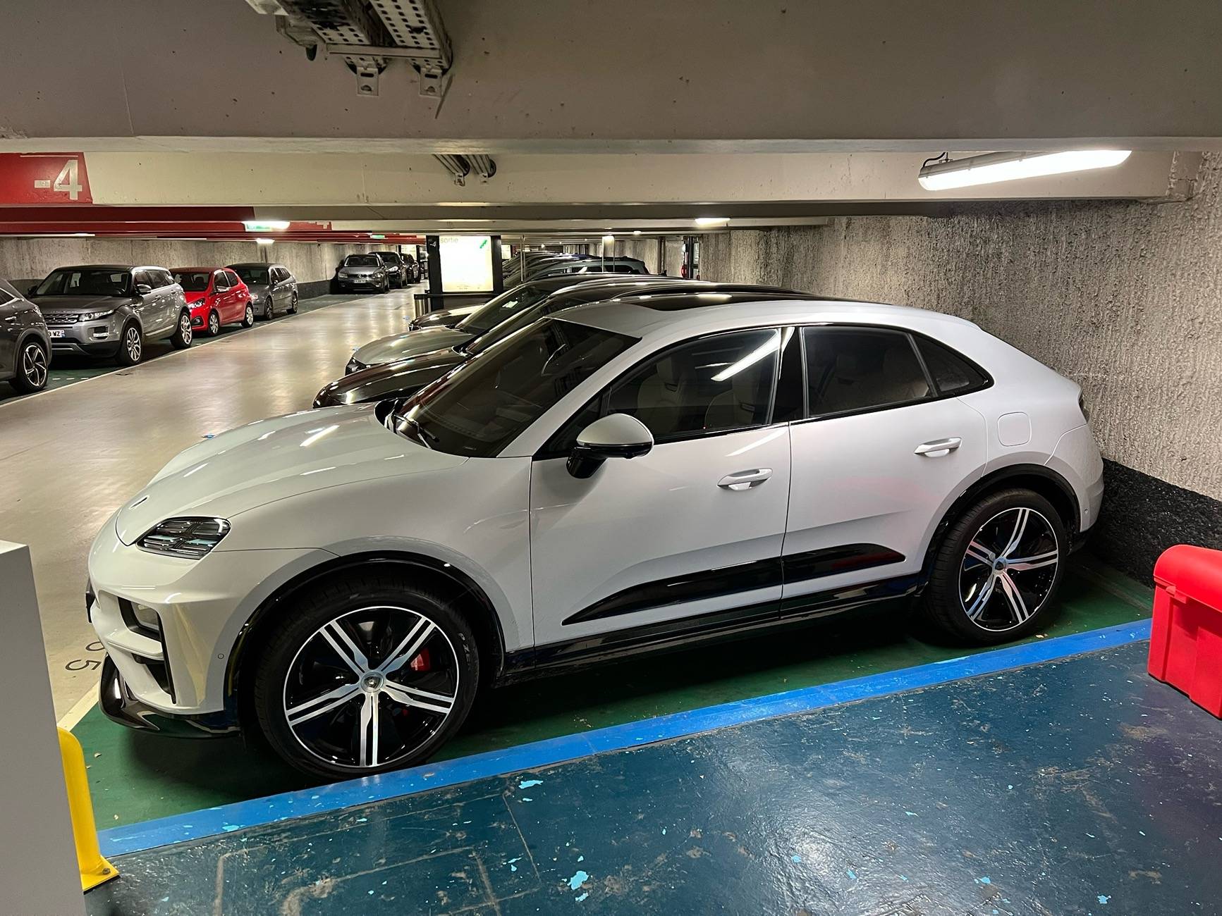 Electric Macan EV Macan Turbo Ice grey IMG_6202