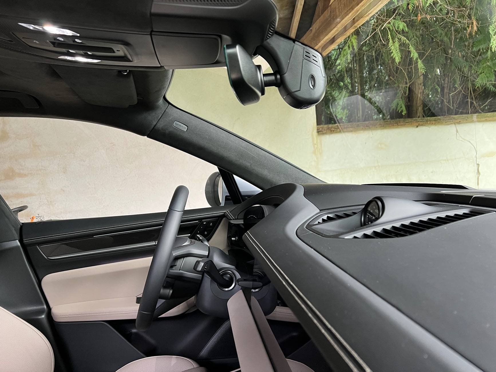 Electric Macan EV 🎨 Interior: BLACK / LIMESTONE BEIGE Photos IMG_6463