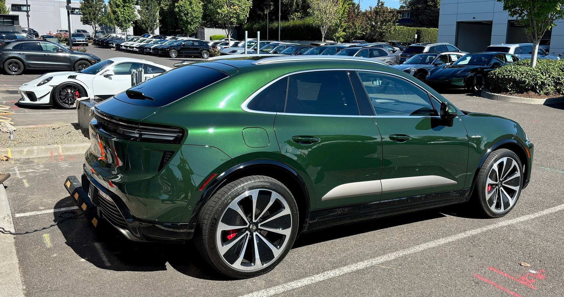 Macan EV Oak Green is stunning! First Macan EV impressions @ dealership IMG_6674