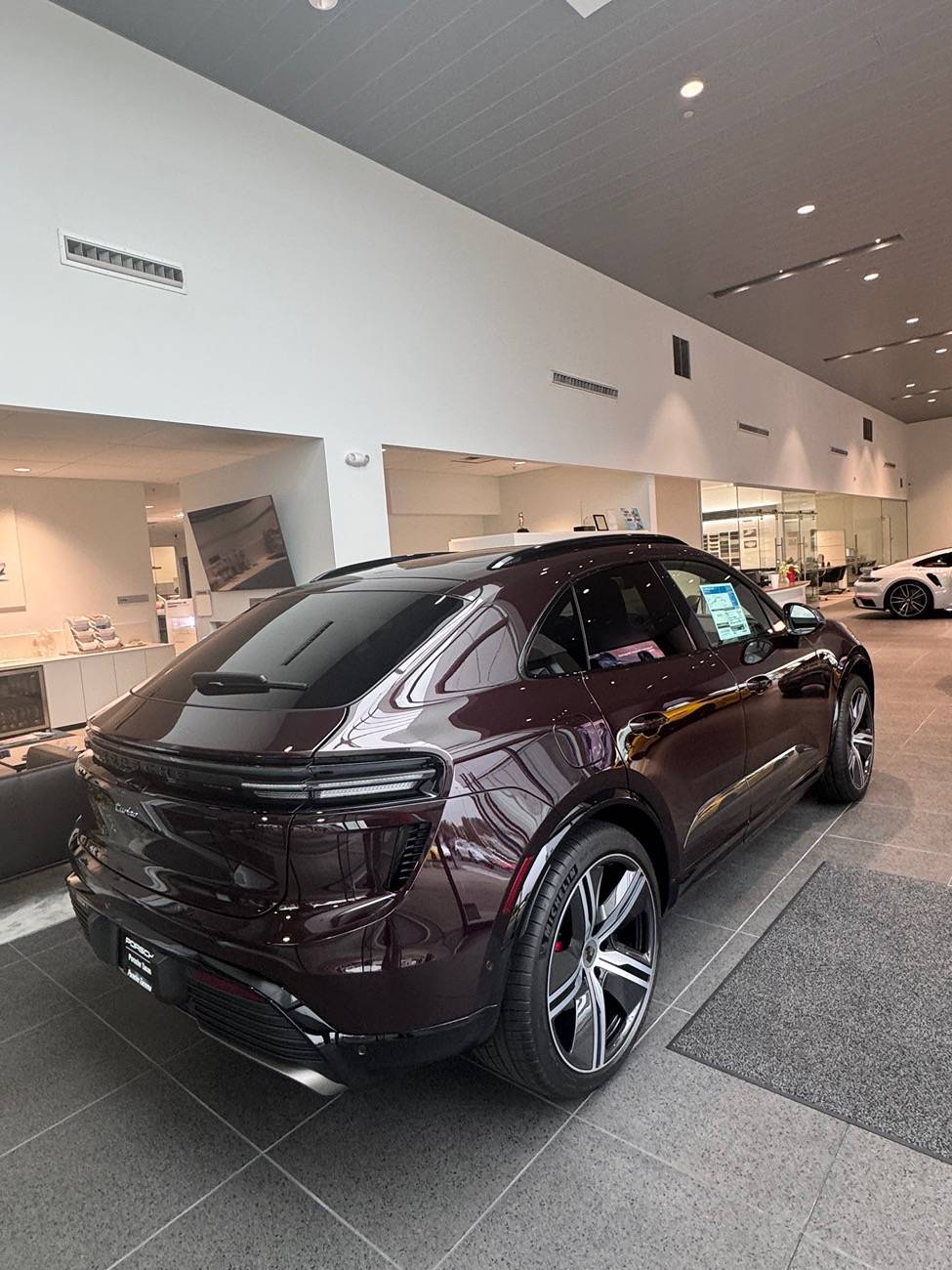 Electric Macan EV Photos: Carbon Fiber Wheels / Side Blades on Macan EV in Copper Ruby Metallic 🤩 IMG_7852