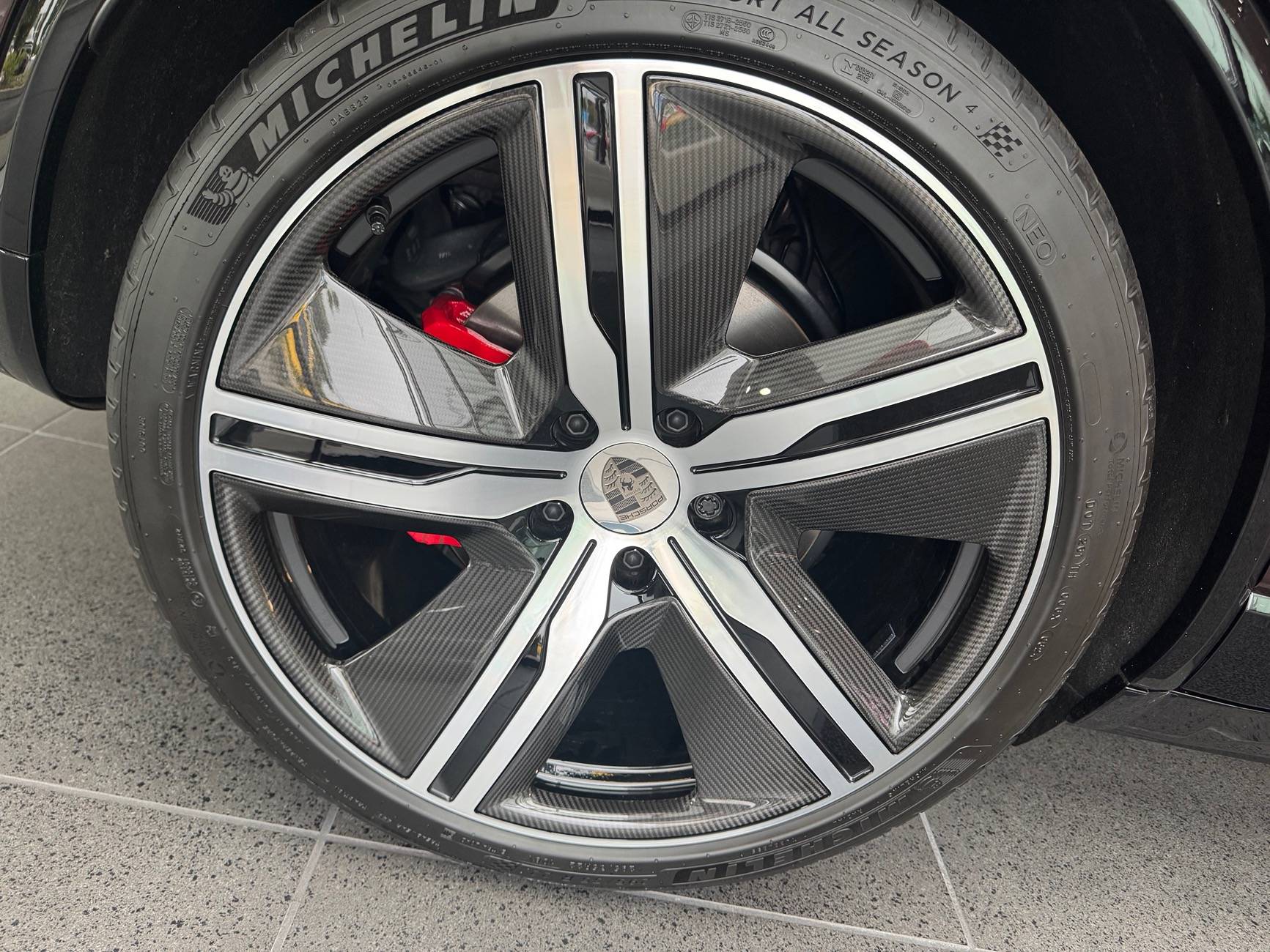 Electric Macan EV Photos: Carbon Fiber Wheels / Side Blades on Macan EV in Copper Ruby Metallic 🤩 IMG_7853