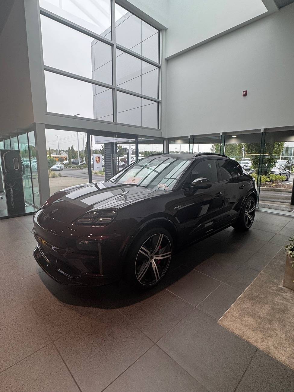 Electric Macan EV Photos: Carbon Fiber Wheels / Side Blades on Macan EV in Copper Ruby Metallic 🤩 IMG_7855