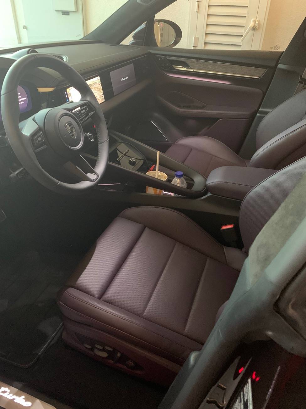 Electric Macan EV 🎨 Interior: BLACK / BLACKBERRY (BRAMBLE) Photos IMG_8240