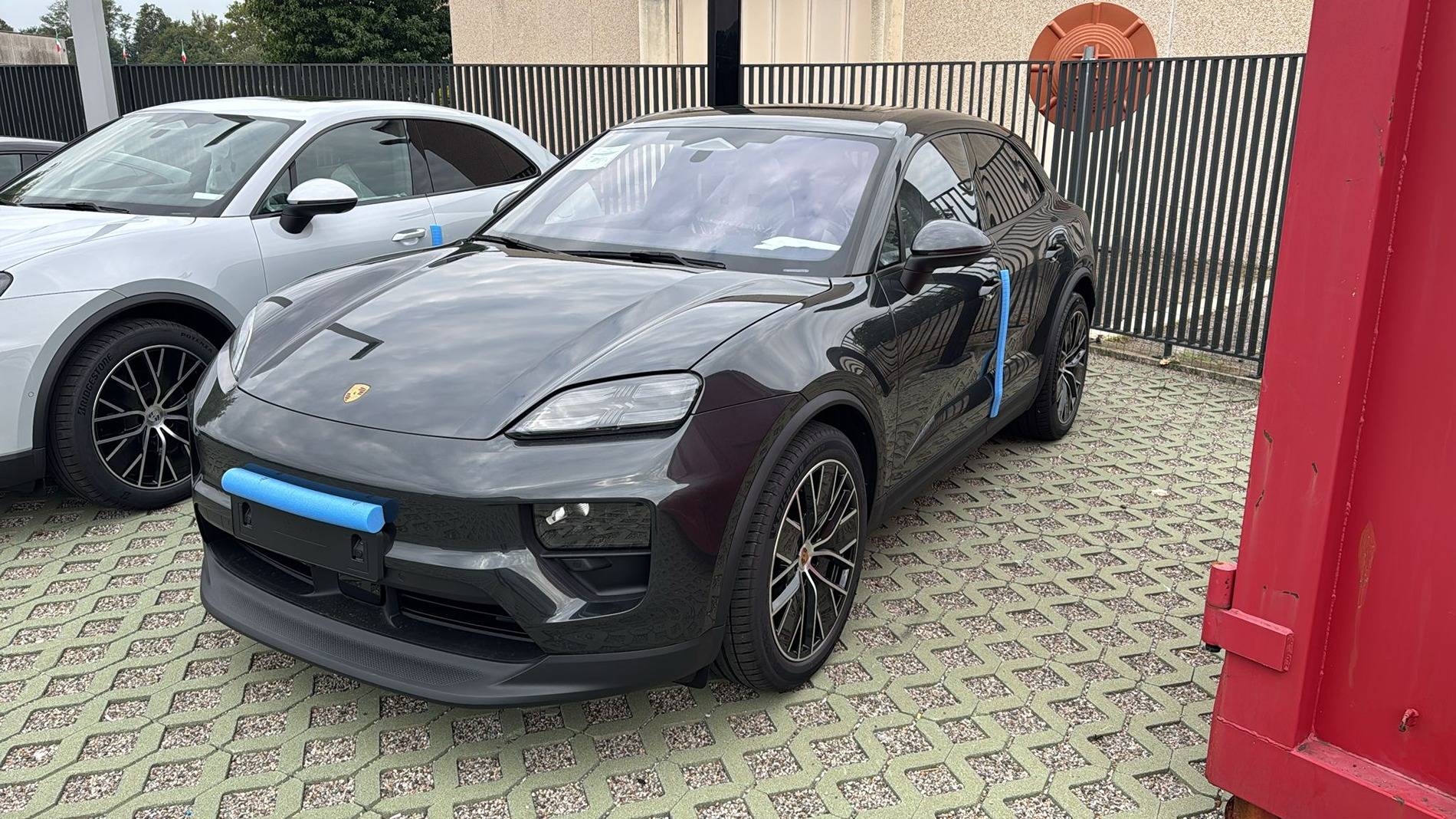 Macan EV Italian official unveiling 2024 09 19 - Porsche Como Immagine WhatsApp 2024-09-21 ore 09.42.38_2e285246