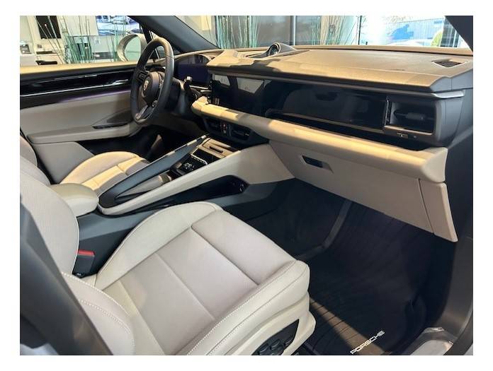 Electric Macan EV Picked up my Dolomite Silver M4 Today!! interior