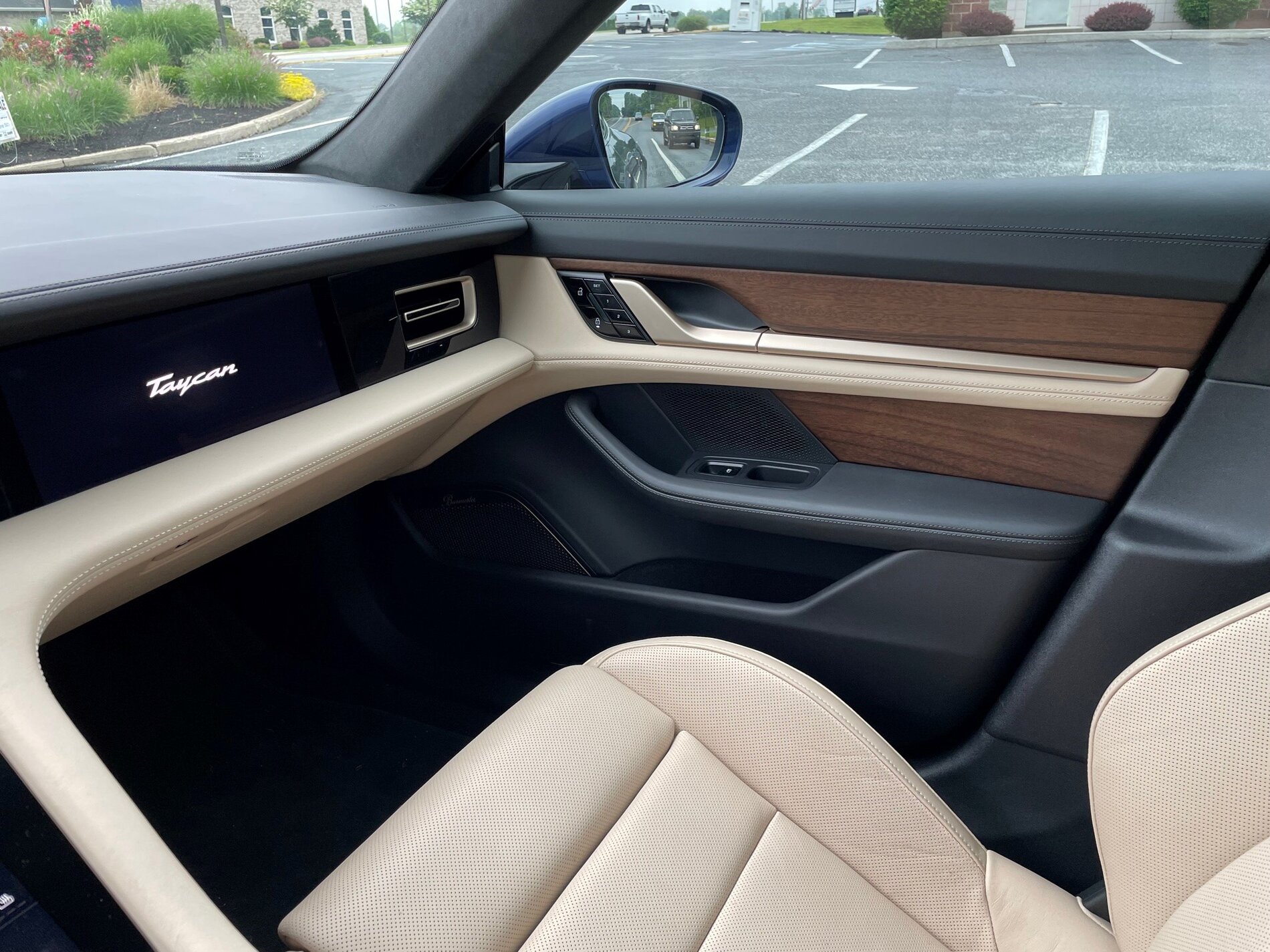 Electric Macan EV Anyone option the wood trim and thoughts on it? Interior1