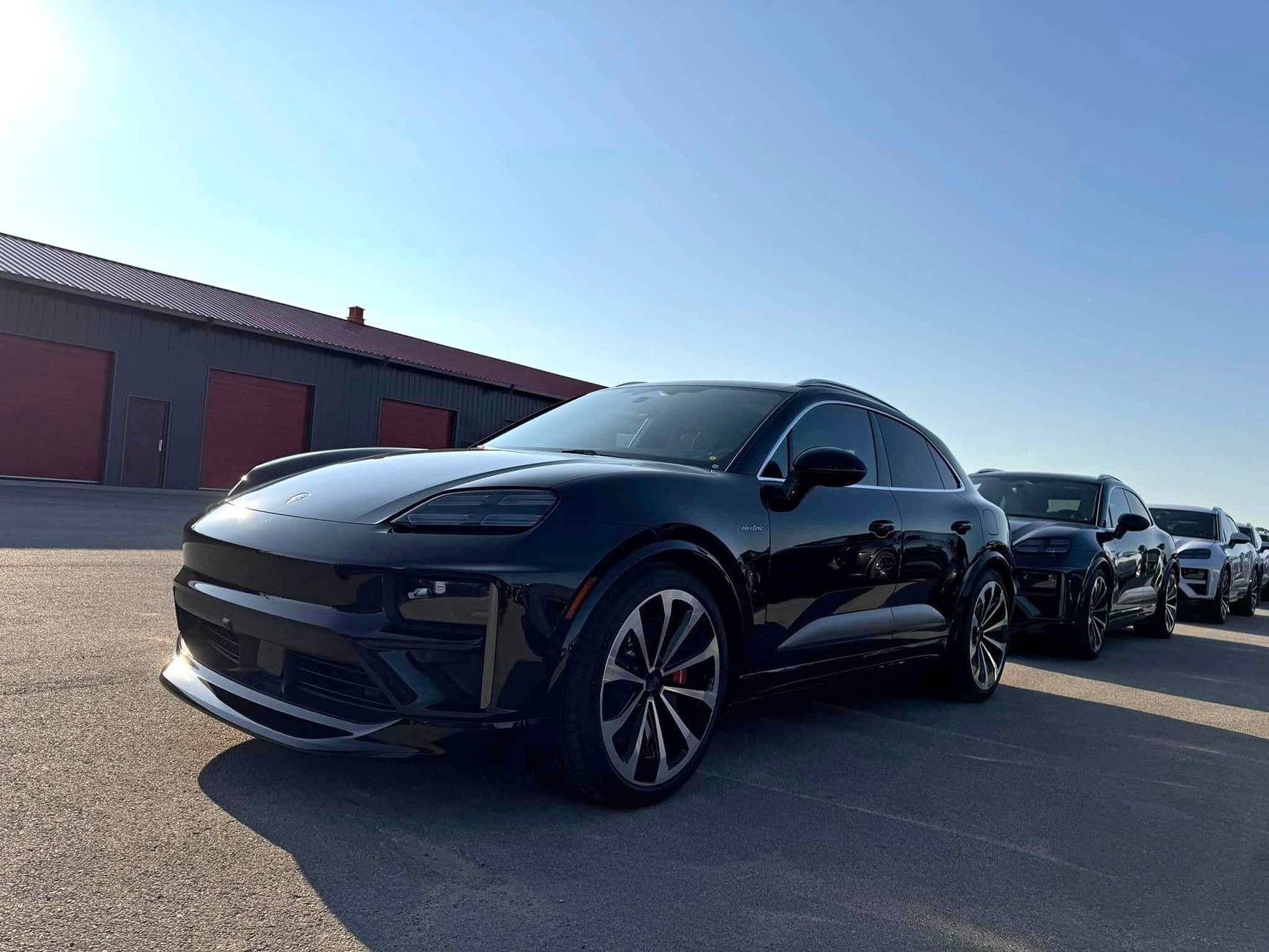 Macan EV JET BLACK METALLIC Macan EV Photos Thread Jet Black Macan EV