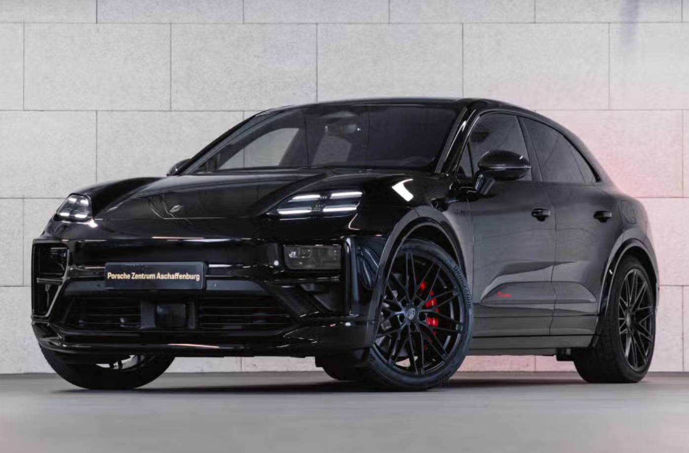 Macan EV JET BLACK METALLIC Macan EV Photos Thread jet black macan turbo ev red brakes