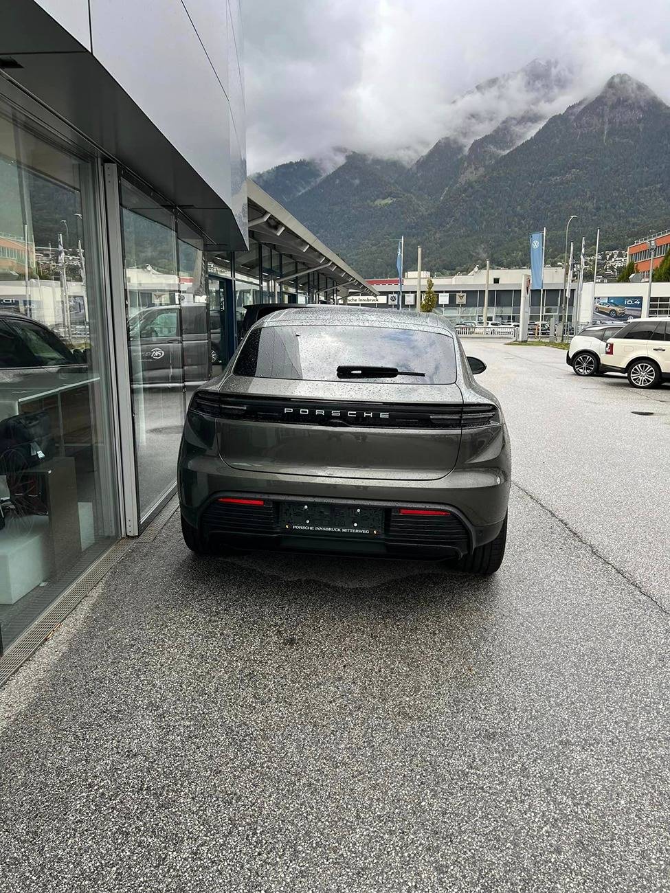 Electric Macan EV AVENTURINE GREEN Macan EV Photos Thread Macan 4 EV Aventurine Green 22%22 RS Spyder Wheels 3