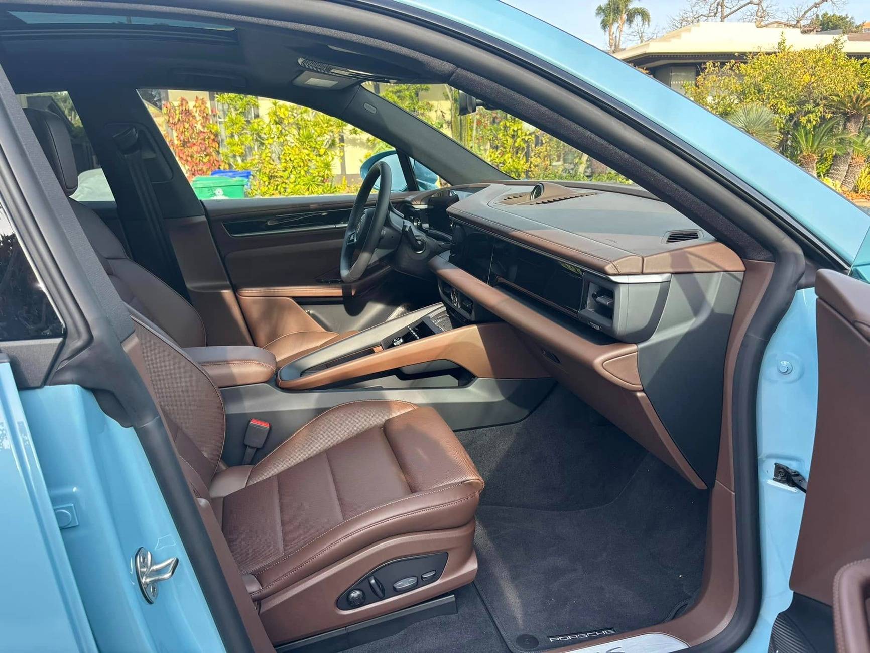 Electric Macan EV FROZEN BLUE Macan EV Photos Thread Macan EV Frozen Blue w: Truffle Brown interior 1